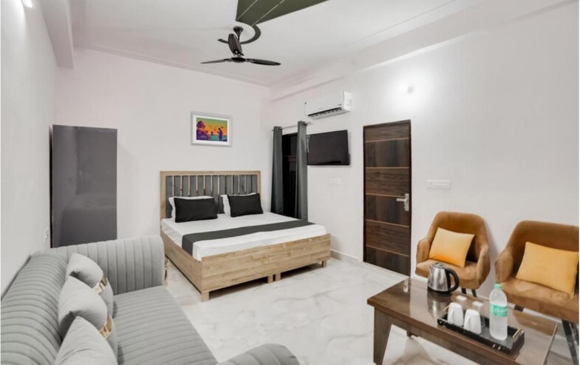 Hotel Comfort Inn, Mundka, New Delhi - Near Nangloi Metro Station Hotel *