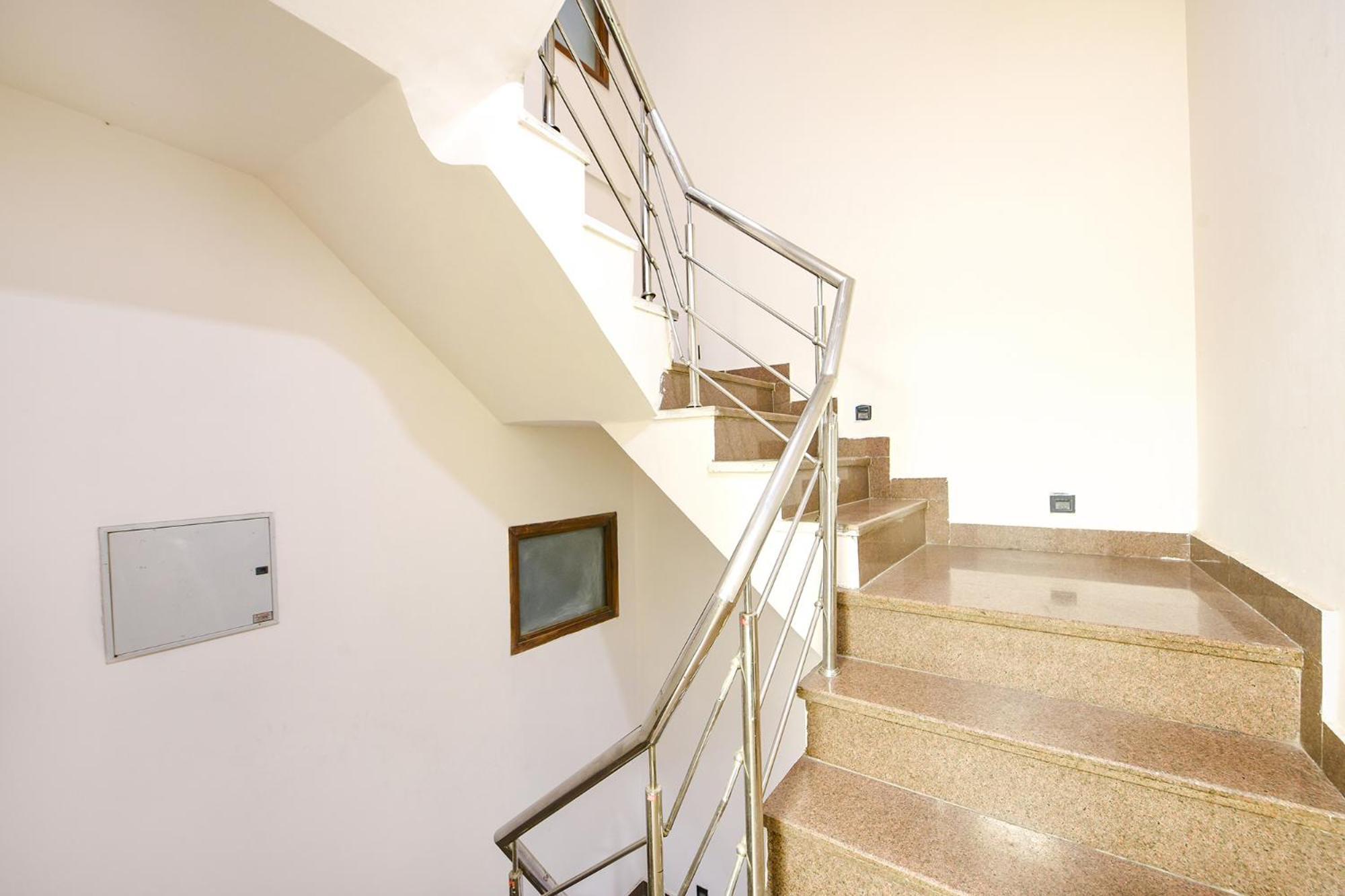 Fabhotel Just - Nr Lajpat Nagar Market Hotel *