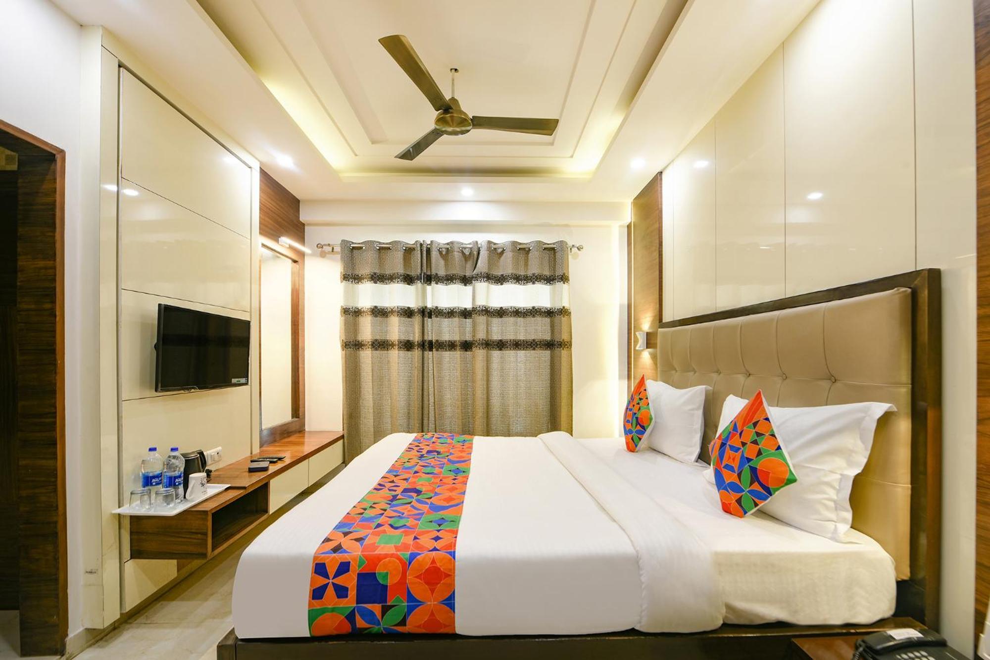 Hotel Fabhotel Just - Nr Lajpat Nagar Market New Delhi