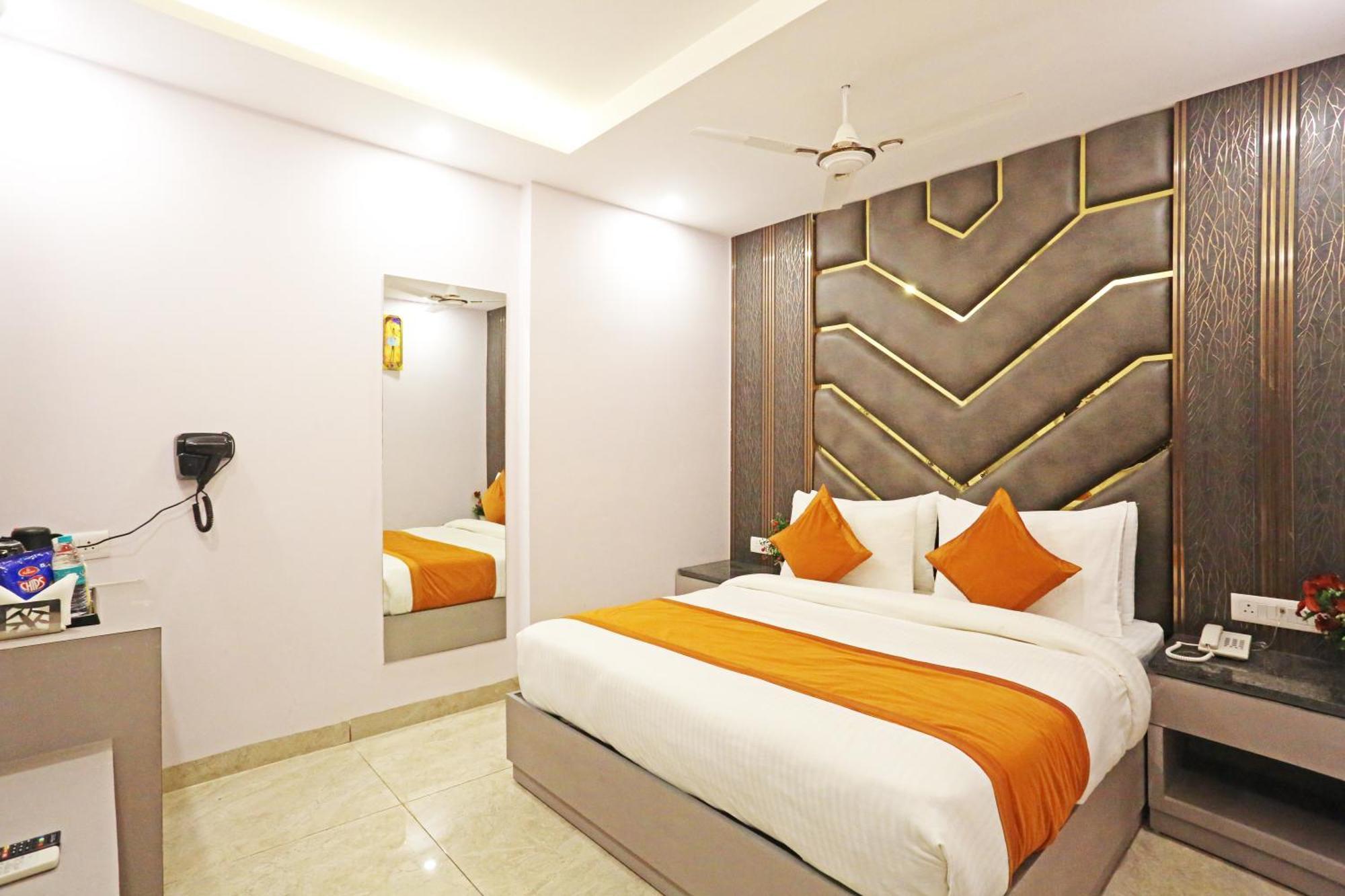 Mayfair Just A Minute Away From Railway Station And Connaught Place Hotel 4*