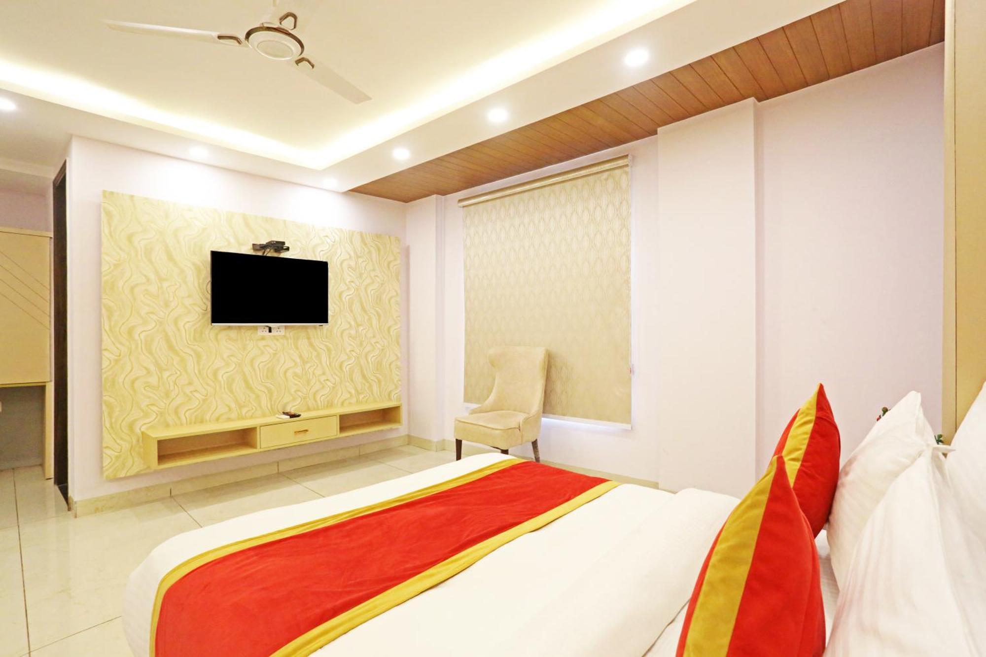 Mayfair Just A Minute Away From Railway Station And Connaught Place