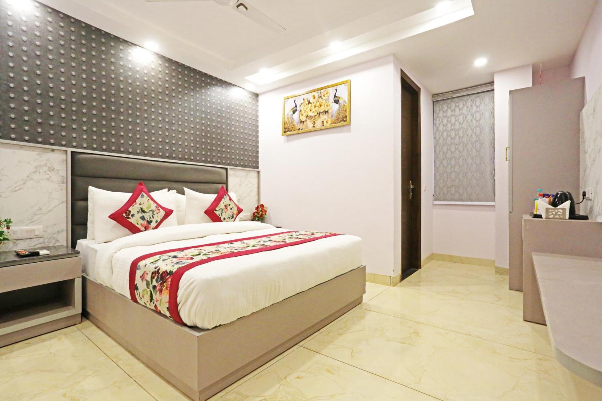 Mayfair Just A Minute Away From Railway Station And Connaught Place New Delhi