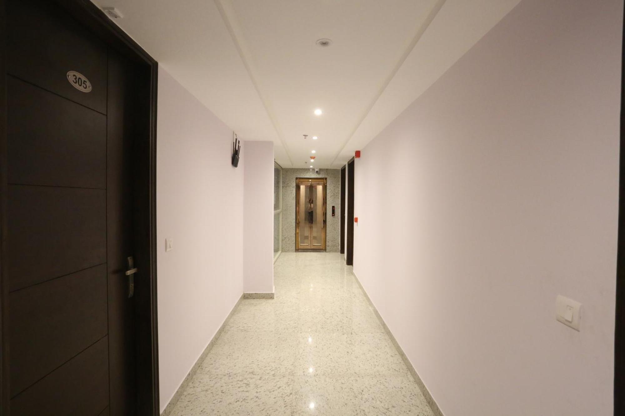 Mayfair Just A Minute Away From Railway Station And Connaught Place