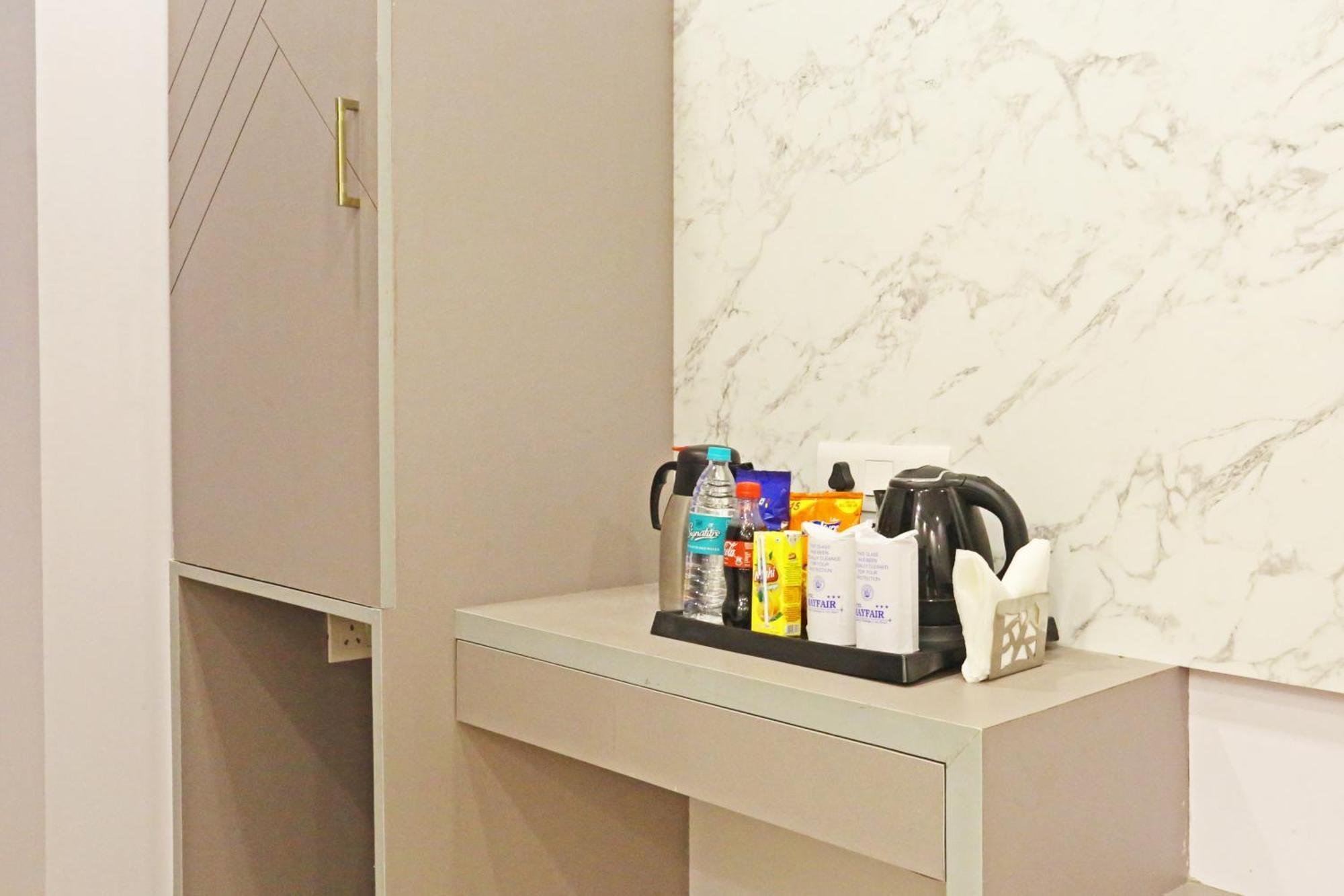 Hotel Mayfair Just A Minute Away From Railway Station And Connaught Place 4*