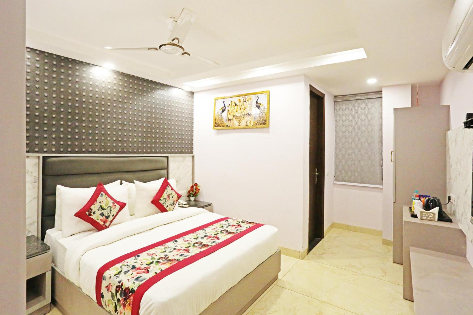Mayfair Just A Minute Away From Railway Station And Connaught Place New Delhi