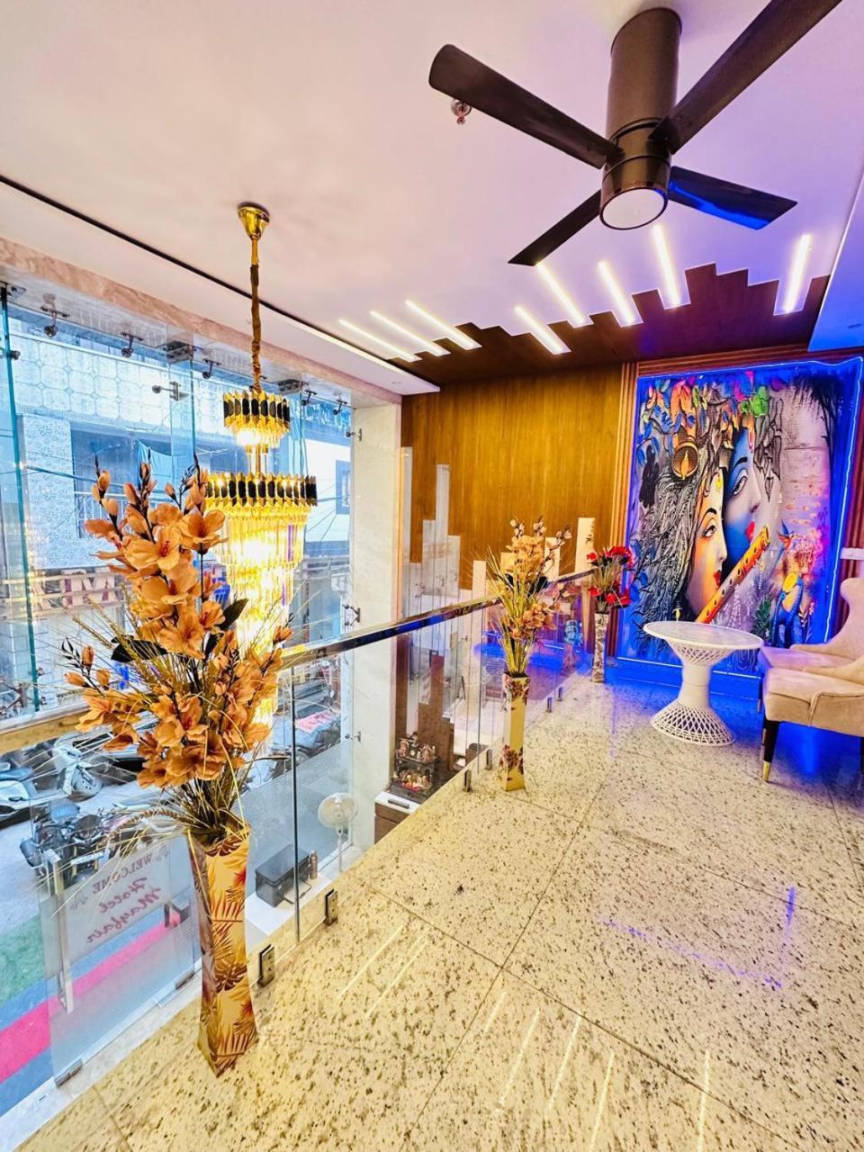 Hotel Mayfair Just A Minute Away From Railway Station And Connaught Place 4*