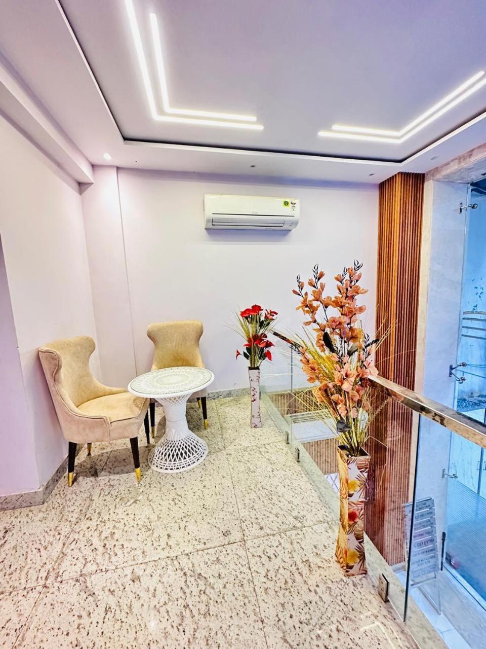 Mayfair Just A Minute Away From Railway Station And Connaught Place Hotel 4*