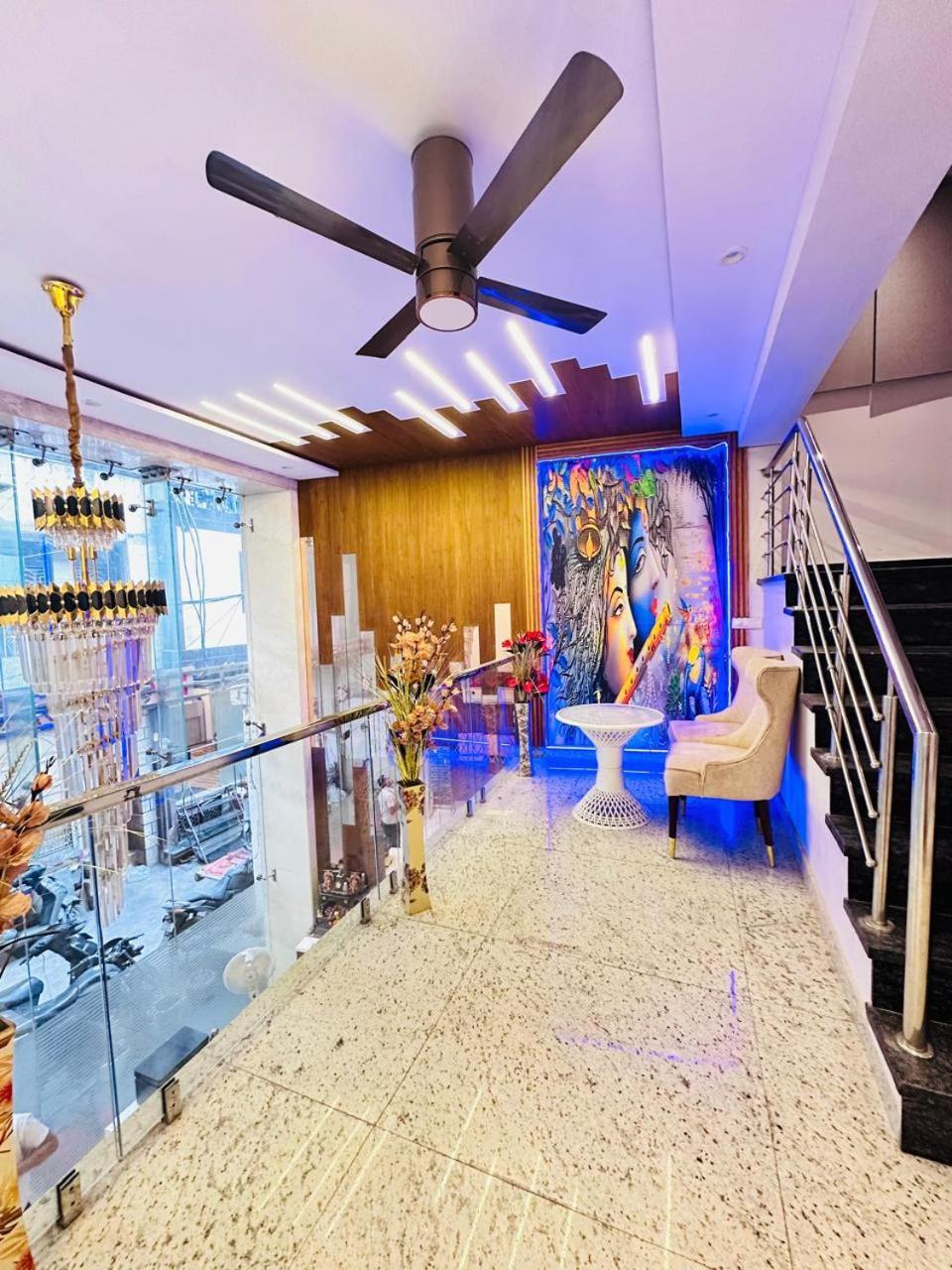 Hotel Mayfair Just A Minute Away From Railway Station And Connaught Place 4*