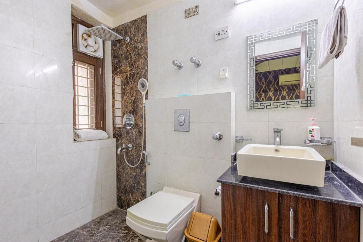 1 Bhk, 2 Bthroms In Vasant Kunj New Delhi