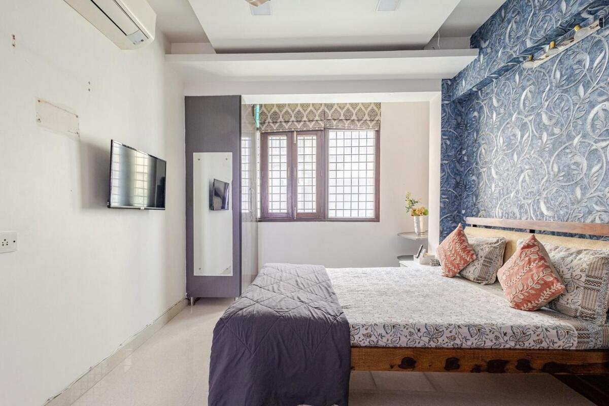 Apartment 1 Bhk, 2 Bthroms In Vasant Kunj *