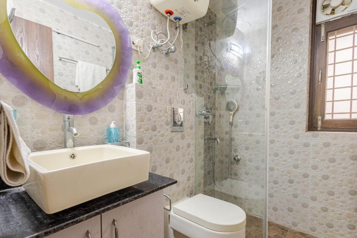 1 Bhk, 2 Bthroms In Vasant Kunj Apartment *