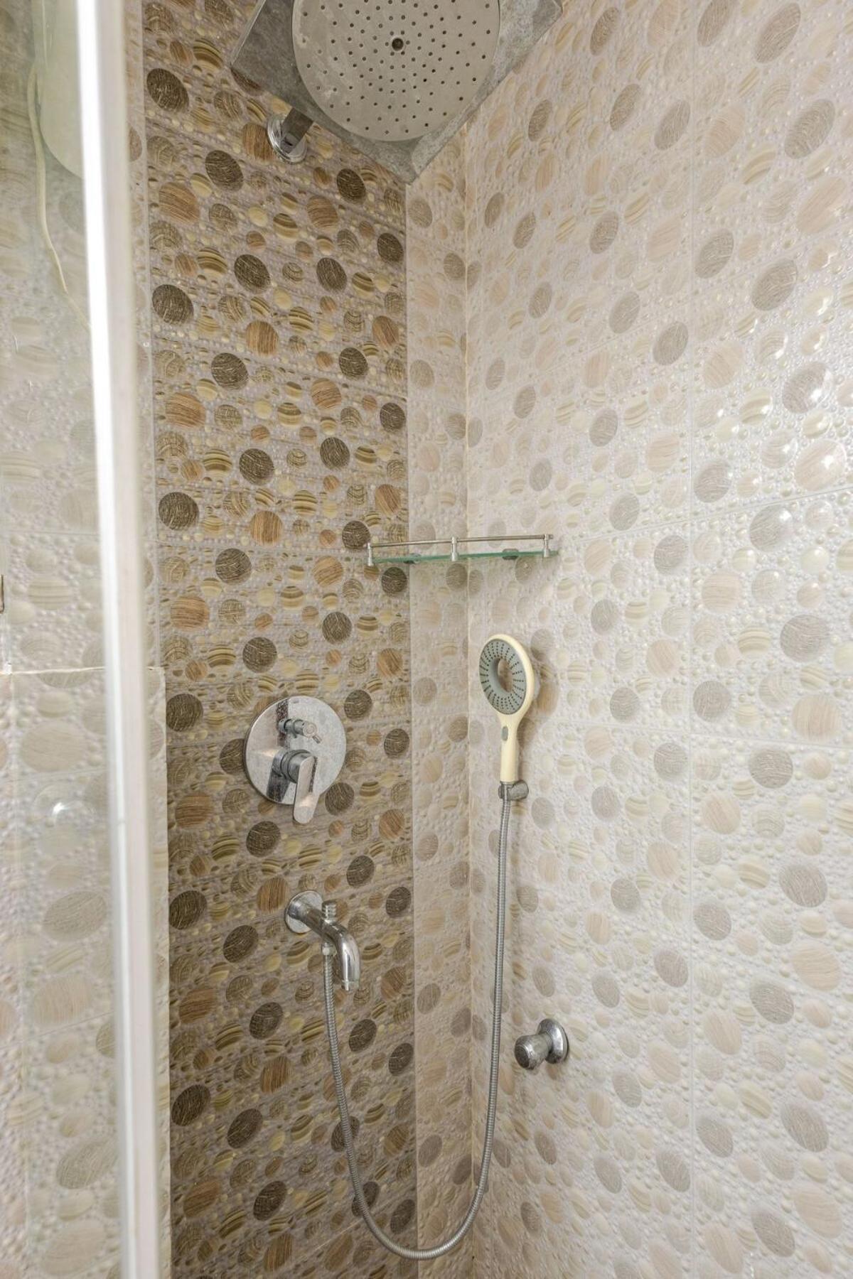 1 Bhk, 2 Bthroms In Vasant Kunj Apartment