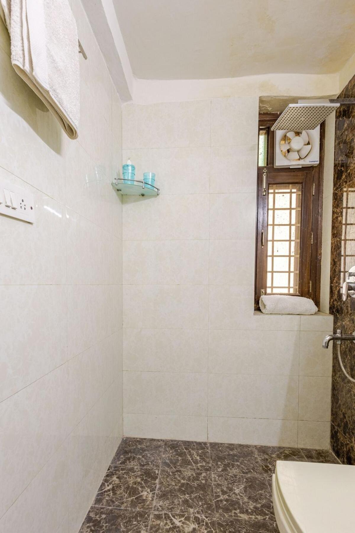 Apartment 1 Bhk, 2 Bthroms In Vasant Kunj *