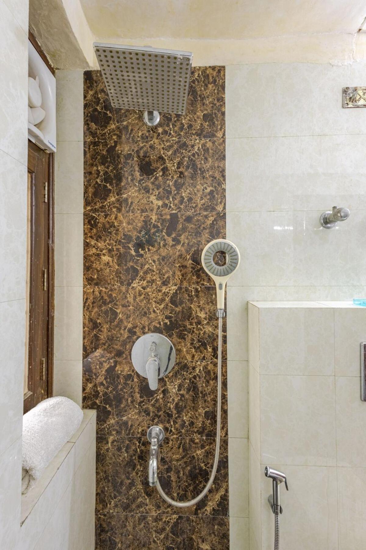 1 Bhk, 2 Bthroms In Vasant Kunj New Delhi