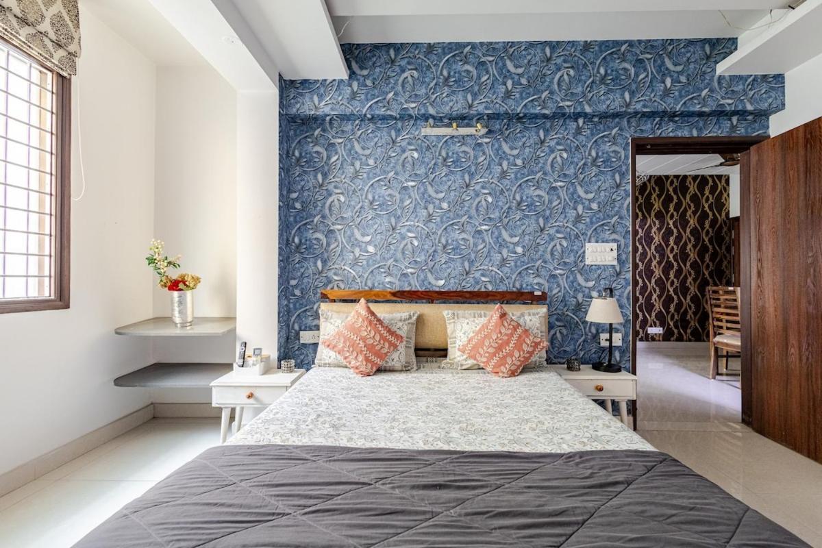 Apartment 1 Bhk, 2 Bthroms In Vasant Kunj