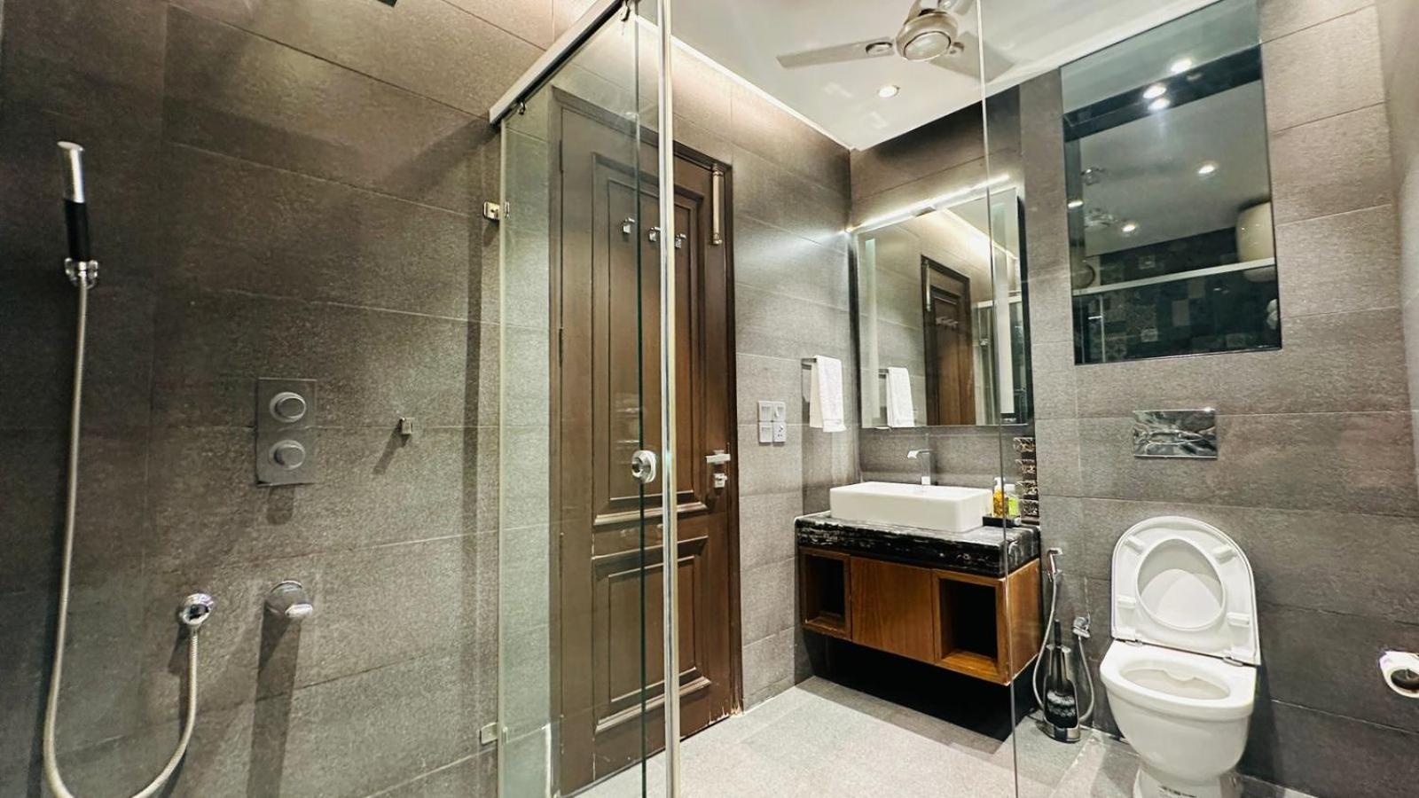 Jpm Home's With Luxury * New Delhi