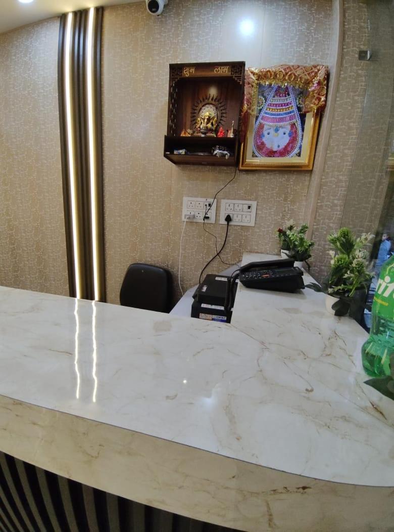 J Premium In Karol Bagh - Near Karol Bagh Metro Hotel 4*