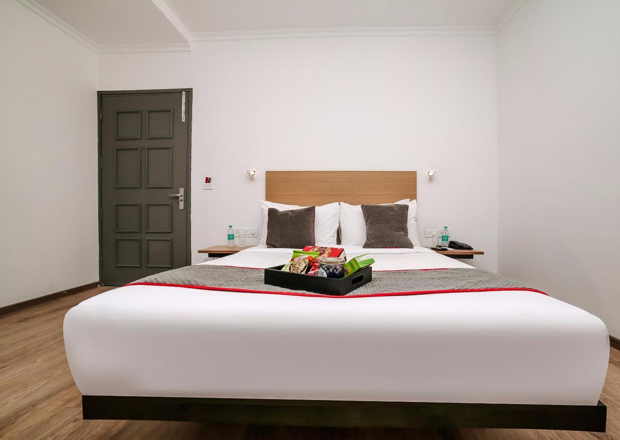 Townhouse Chattarpur Opp. Tivoli Garden Near Chhatarpur Metro Station Hotel 4*