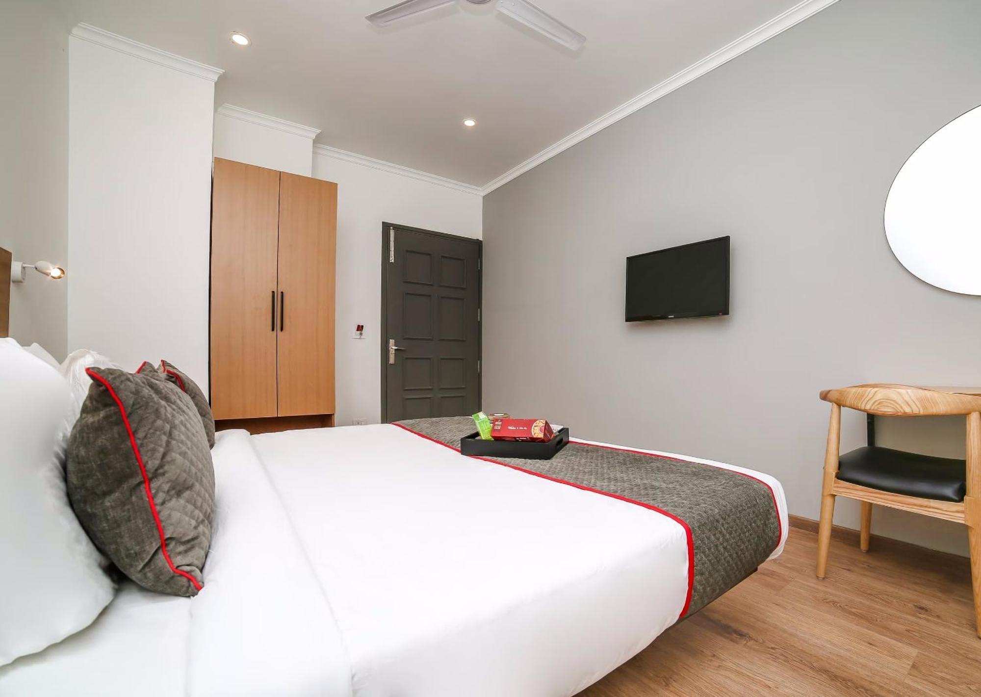 Hotel Townhouse Chattarpur Opp. Tivoli Garden Near Chhatarpur Metro Station 4*