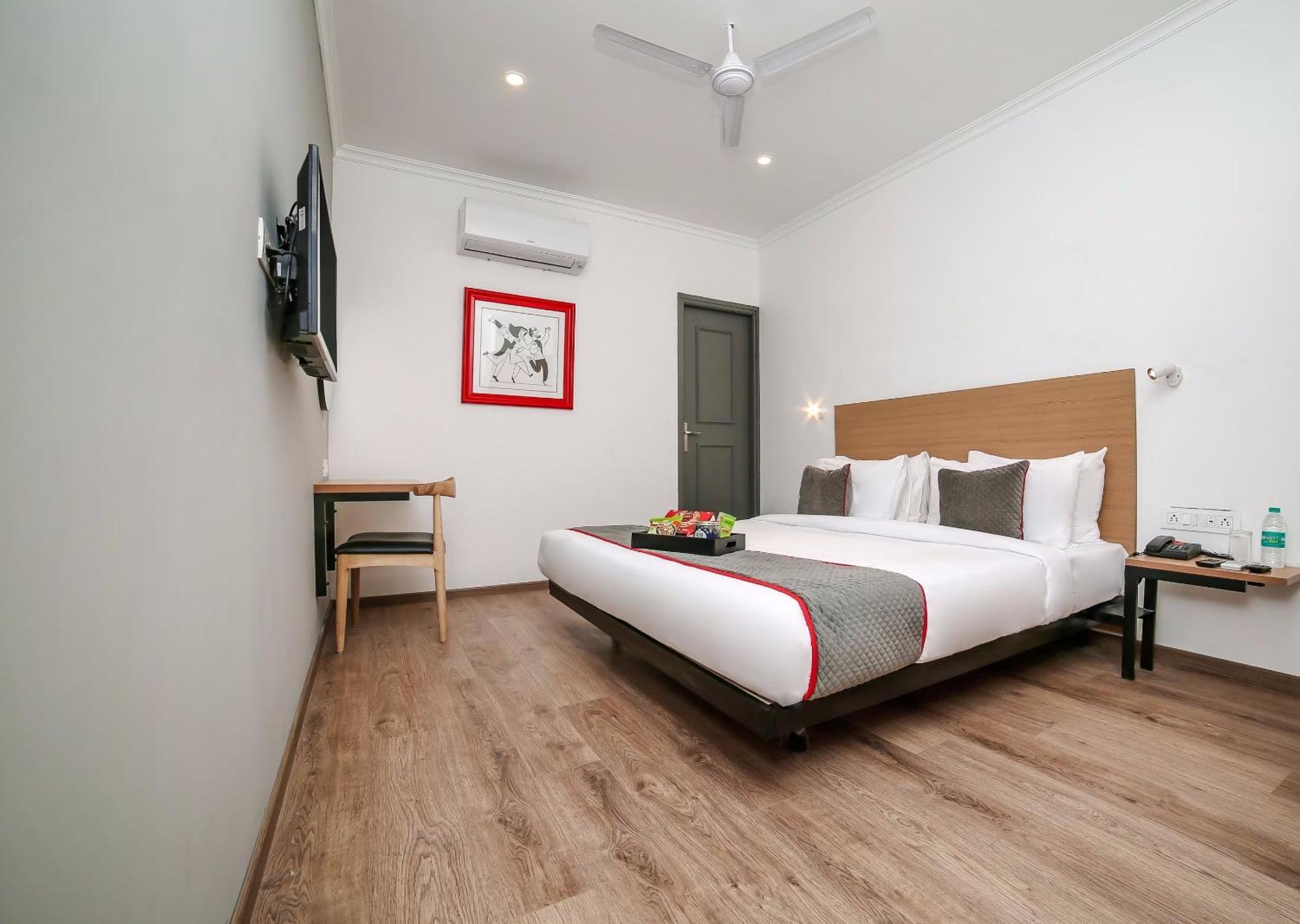 Hotel Townhouse Chattarpur Opp. Tivoli Garden Near Chhatarpur Metro Station Nova Deli