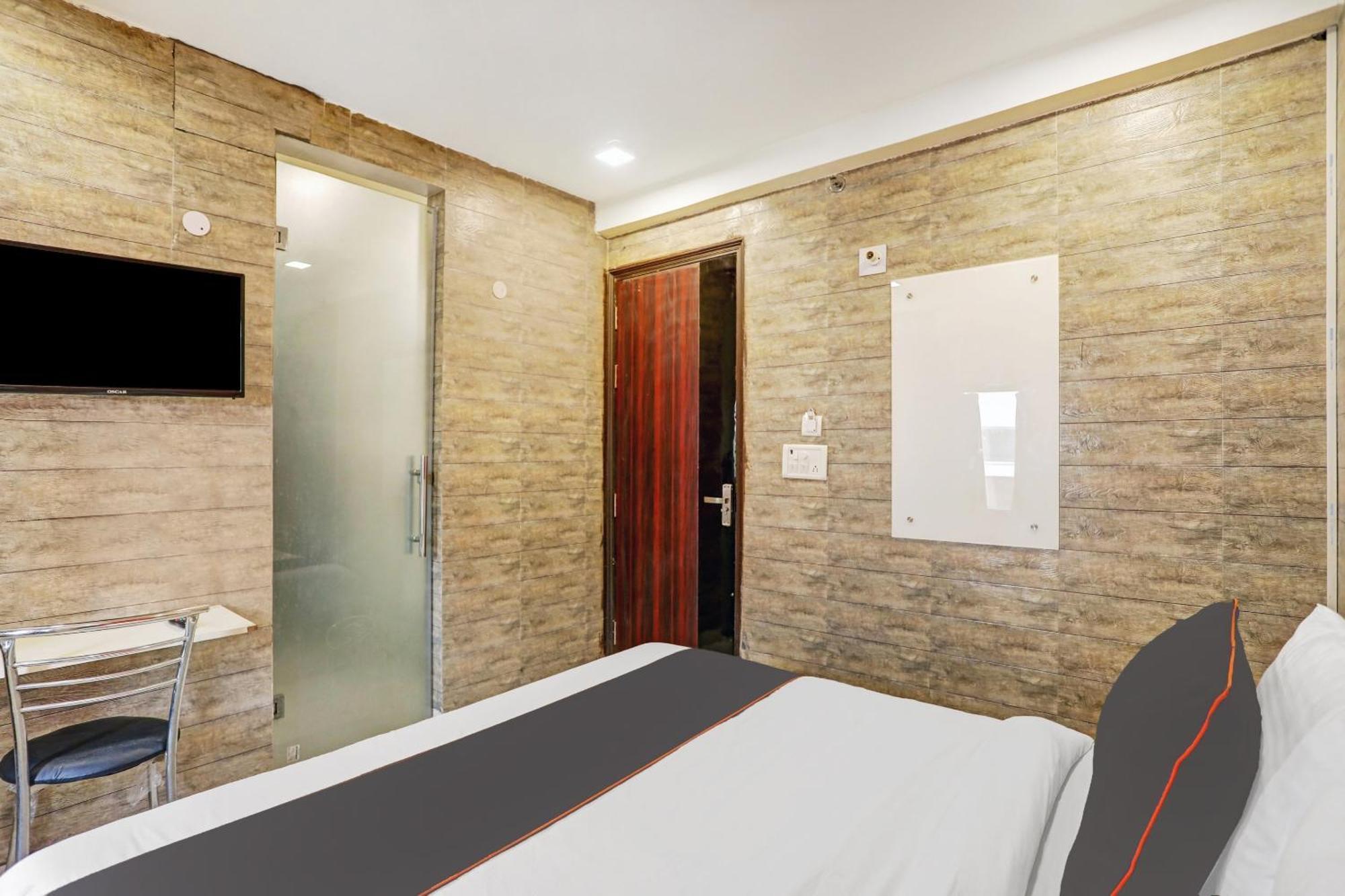 Hotel Collection O Model Town Metro View