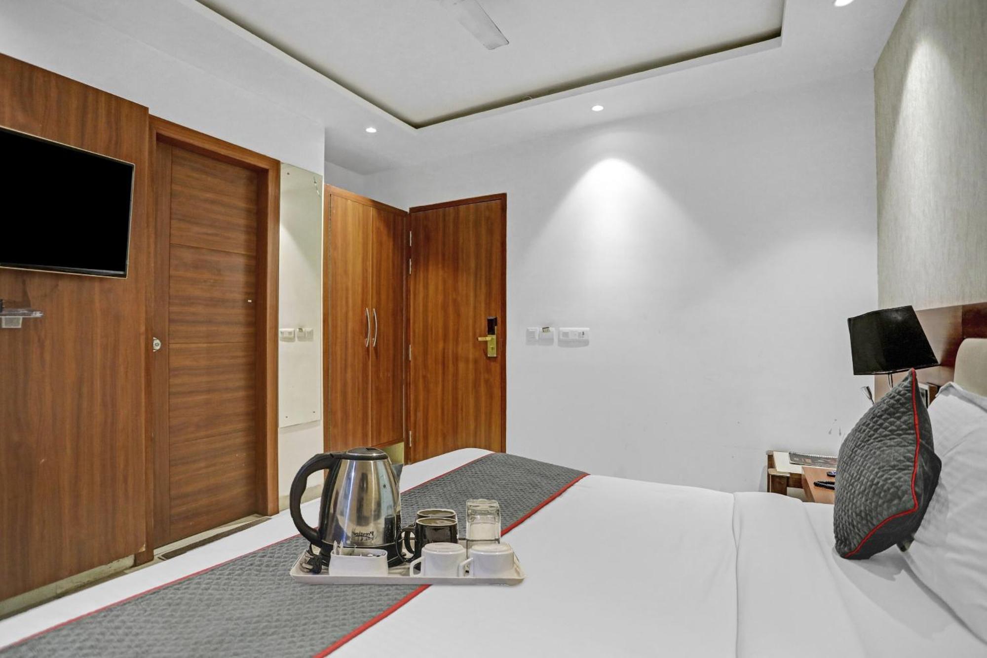 Hotel O Grand Elegant Near Delhi Airport 4*