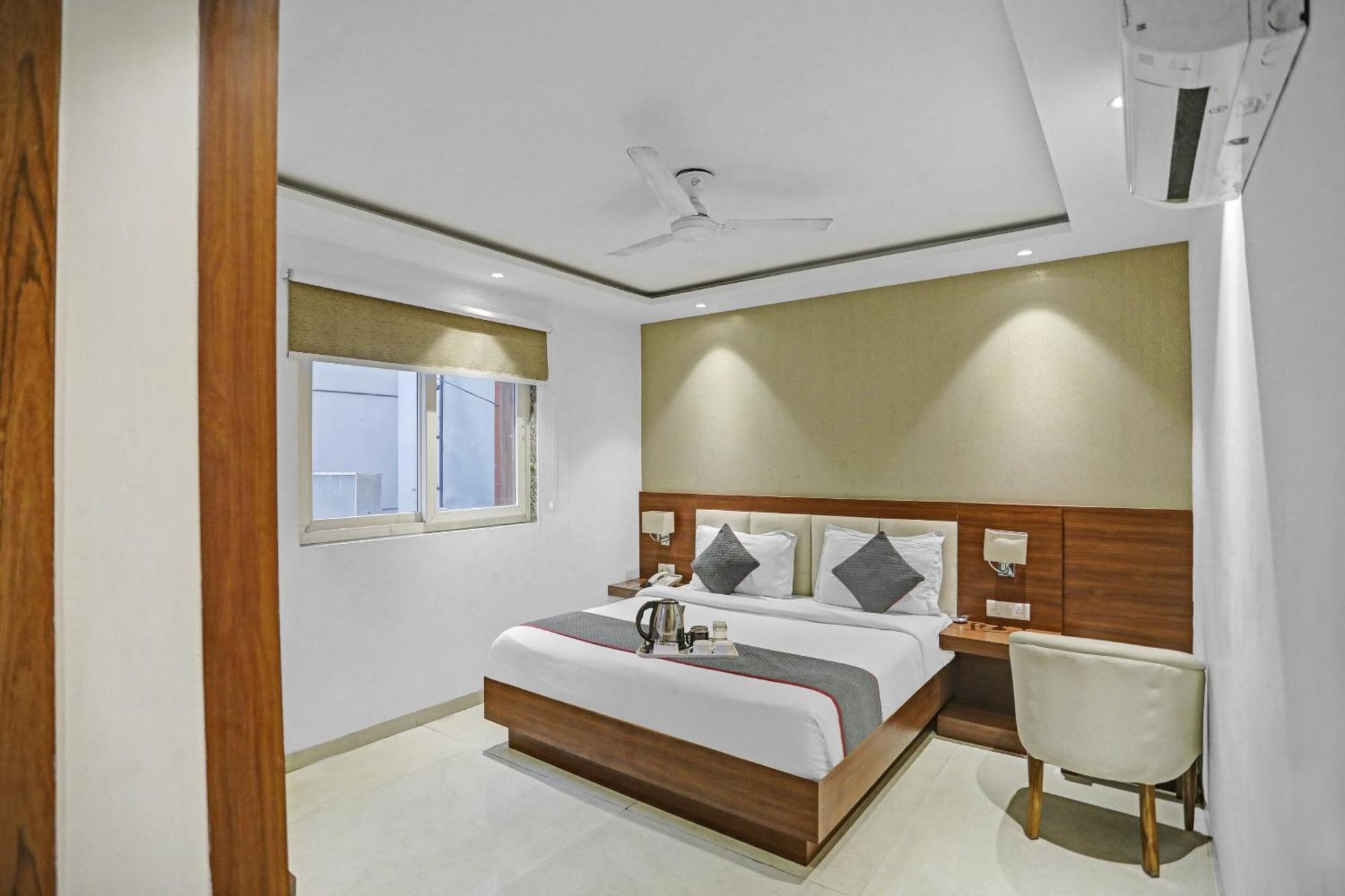 Hotel O Grand Elegant Near Delhi Airport 4*