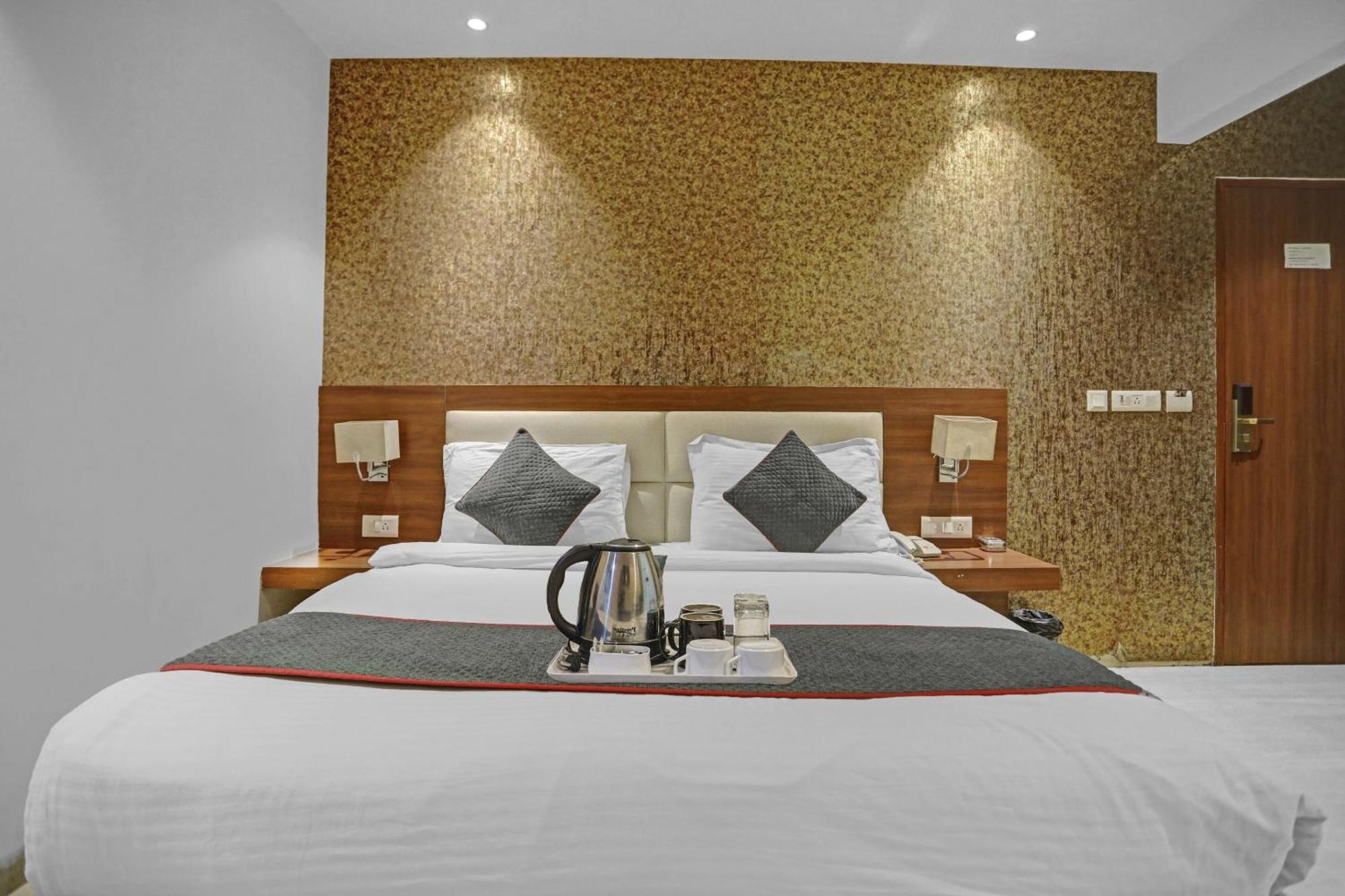 O Grand Elegant Near Delhi Airport 4*
