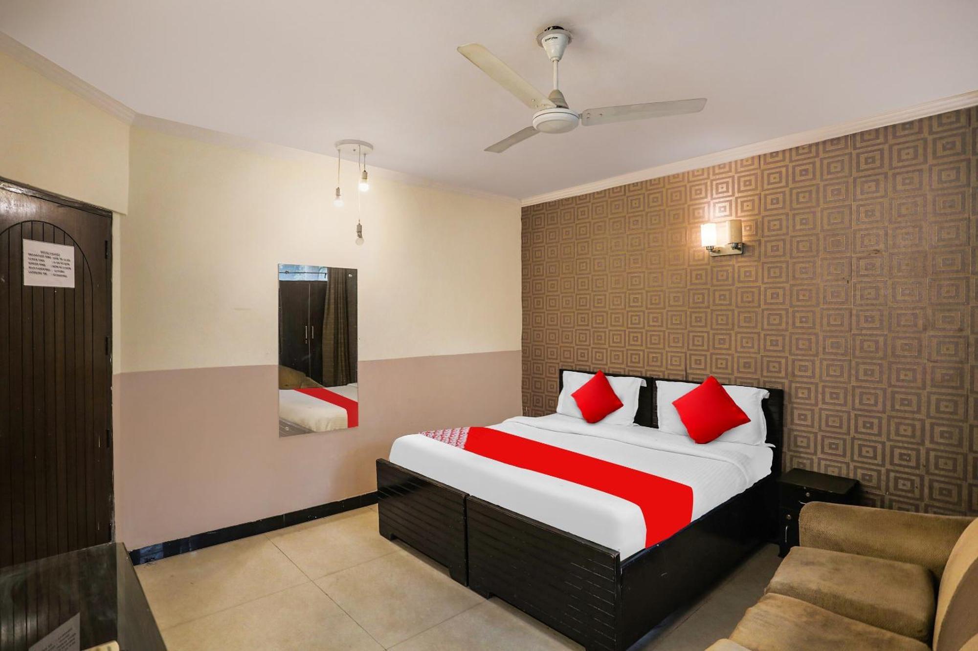 Hotel O Royal Galaxy 4*