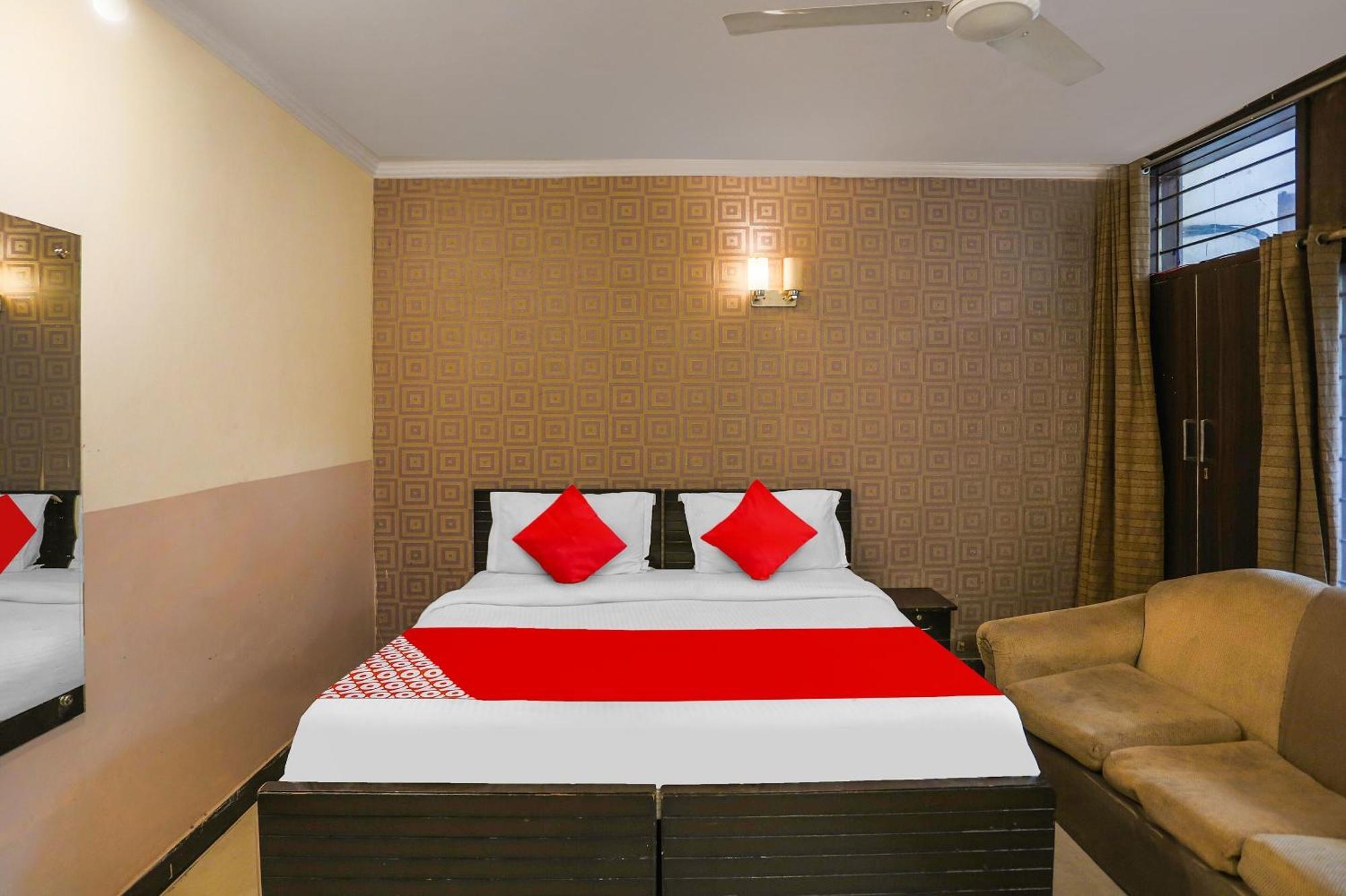 Hotel O Royal Galaxy New Delhi