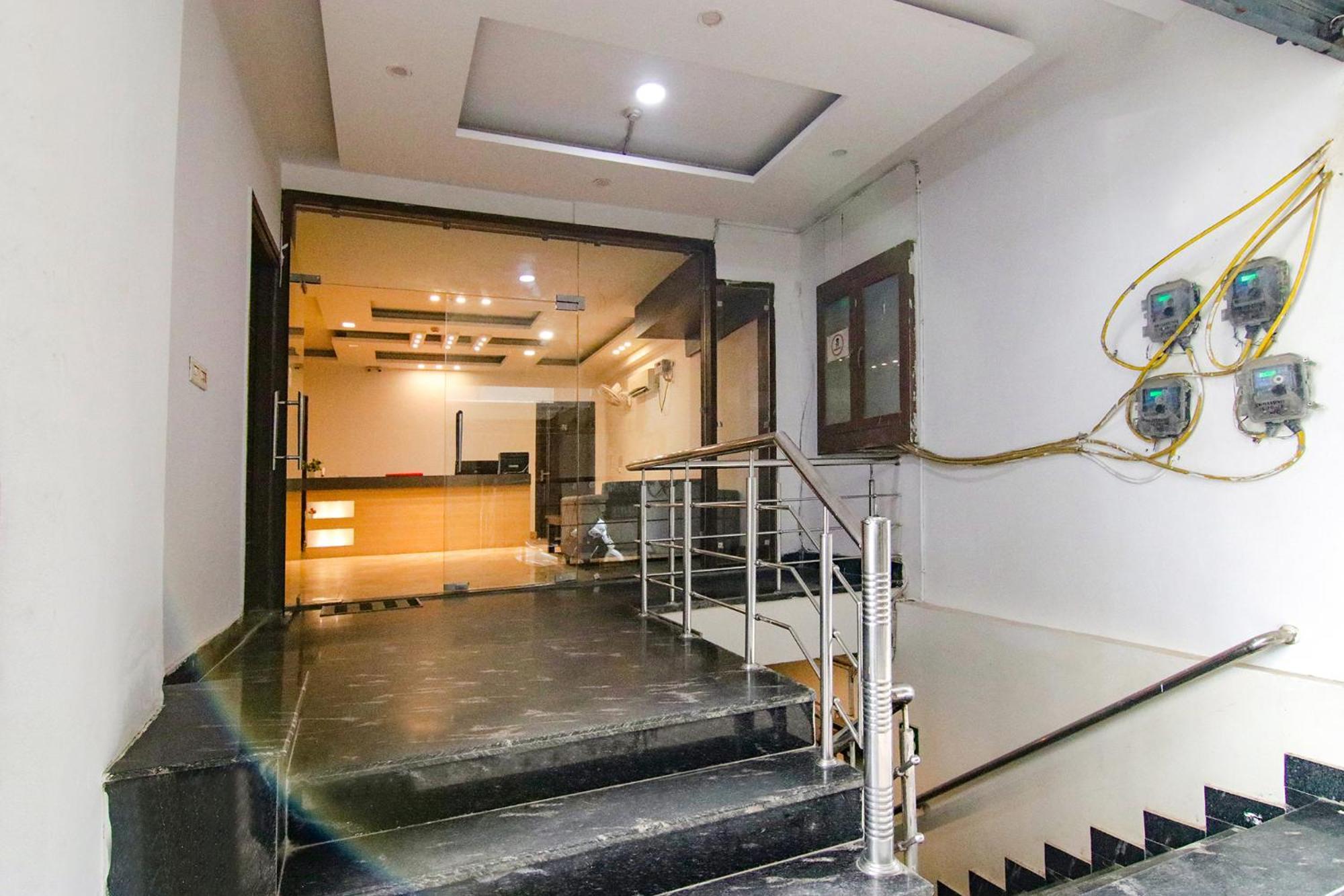 Fabhotel Aerosky - Nr Yashobhoomi Convention Centre Hotel