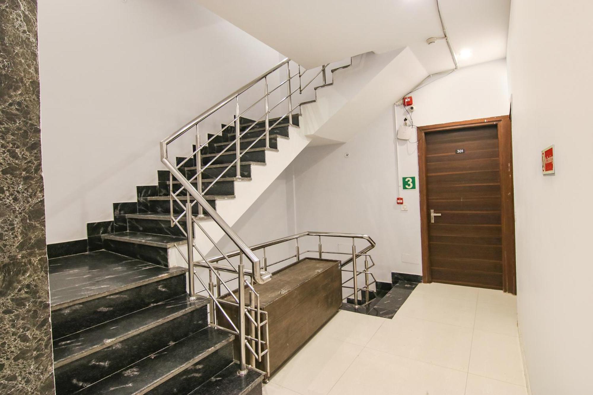 Fabhotel Aerosky - Nr Yashobhoomi Convention Centre New Delhi