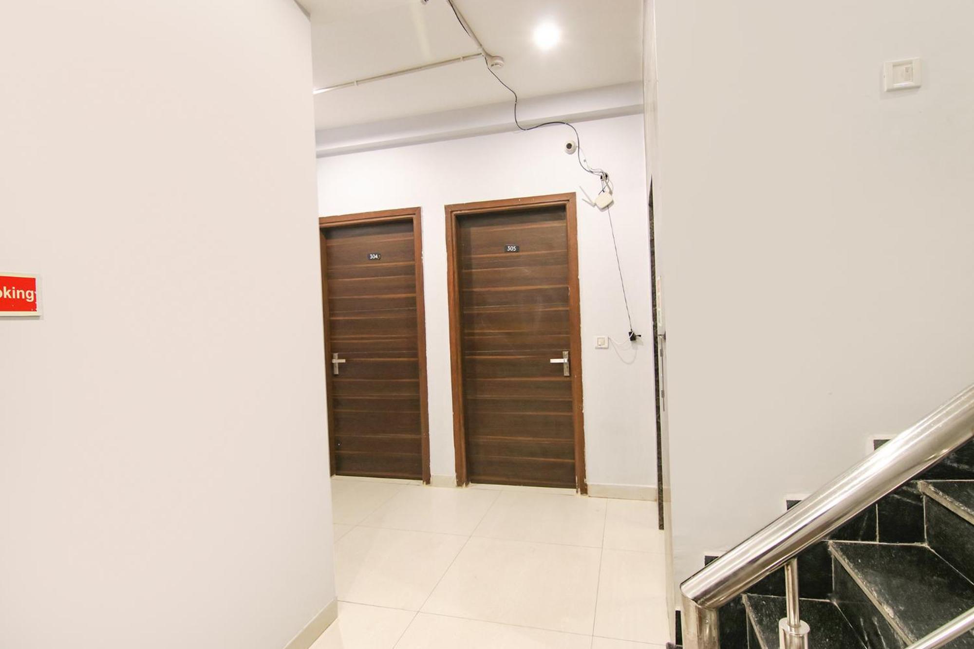 Fabhotel Aerosky - Nr Yashobhoomi Convention Centre 3* New Delhi