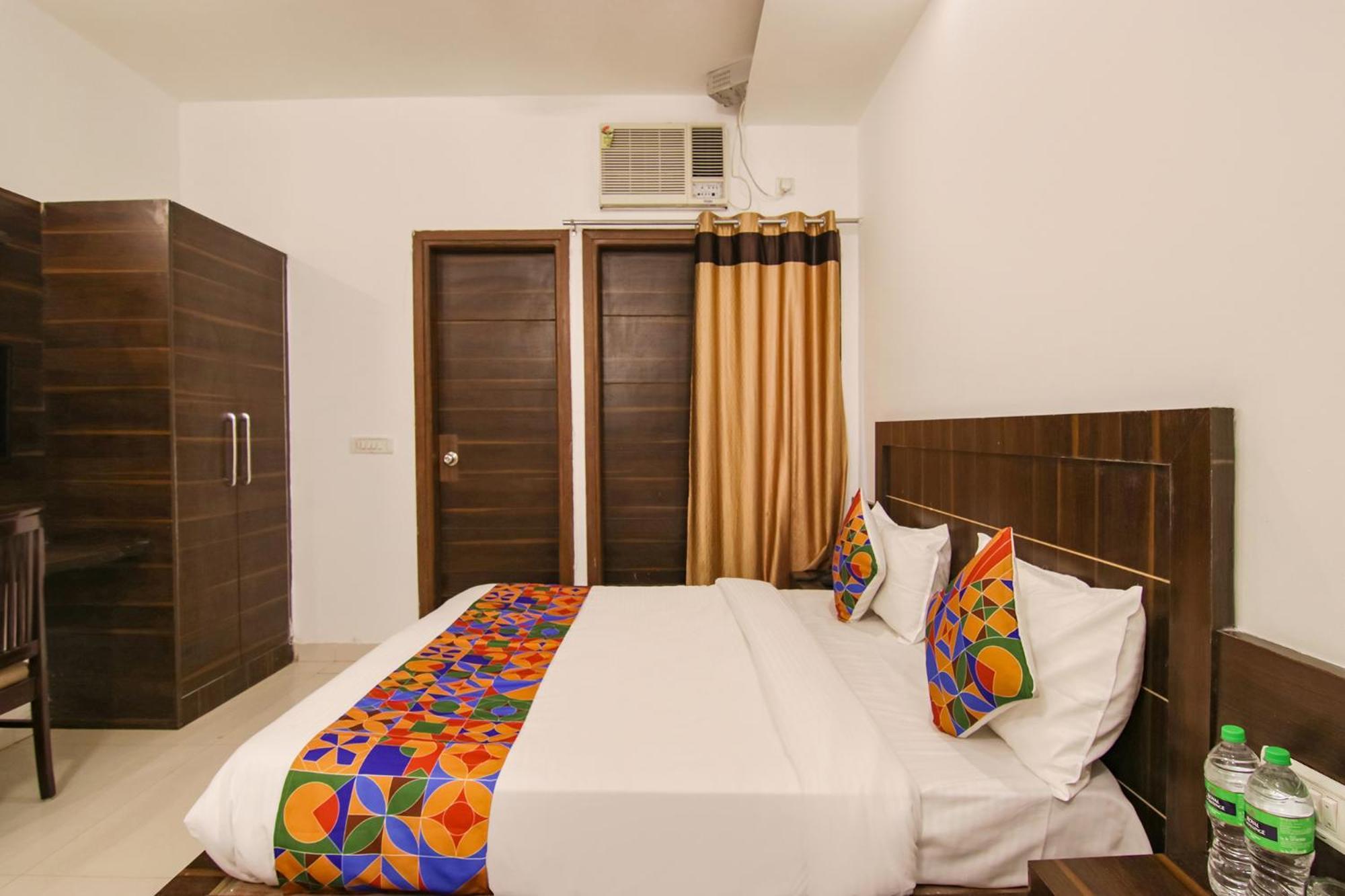 Fabhotel Aerosky - Nr Yashobhoomi Convention Centre Hotel