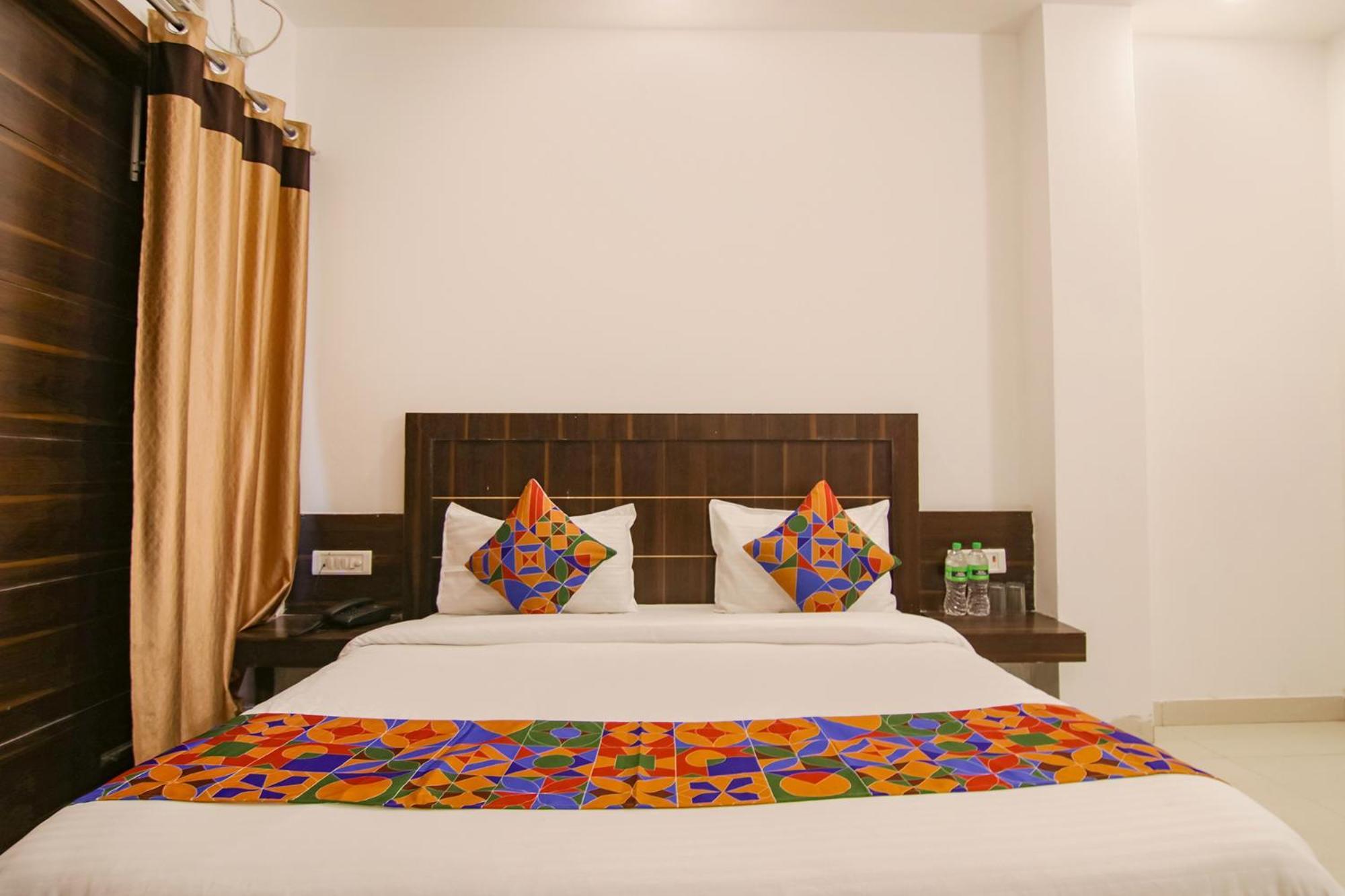 Fabhotel Aerosky - Nr Yashobhoomi Convention Centre