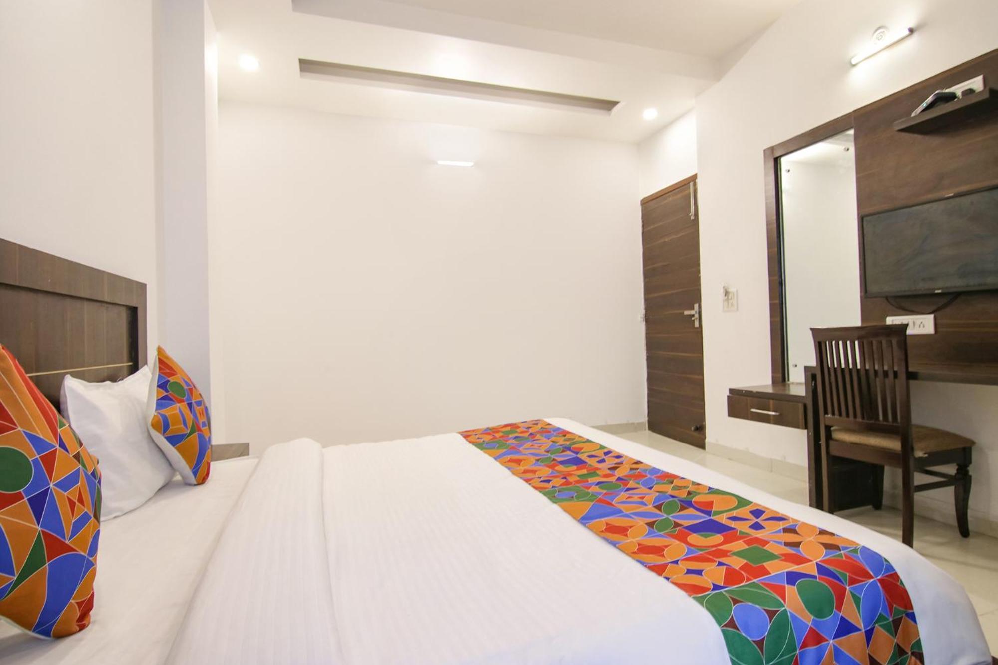 Fabhotel Aerosky - Nr Yashobhoomi Convention Centre New Delhi