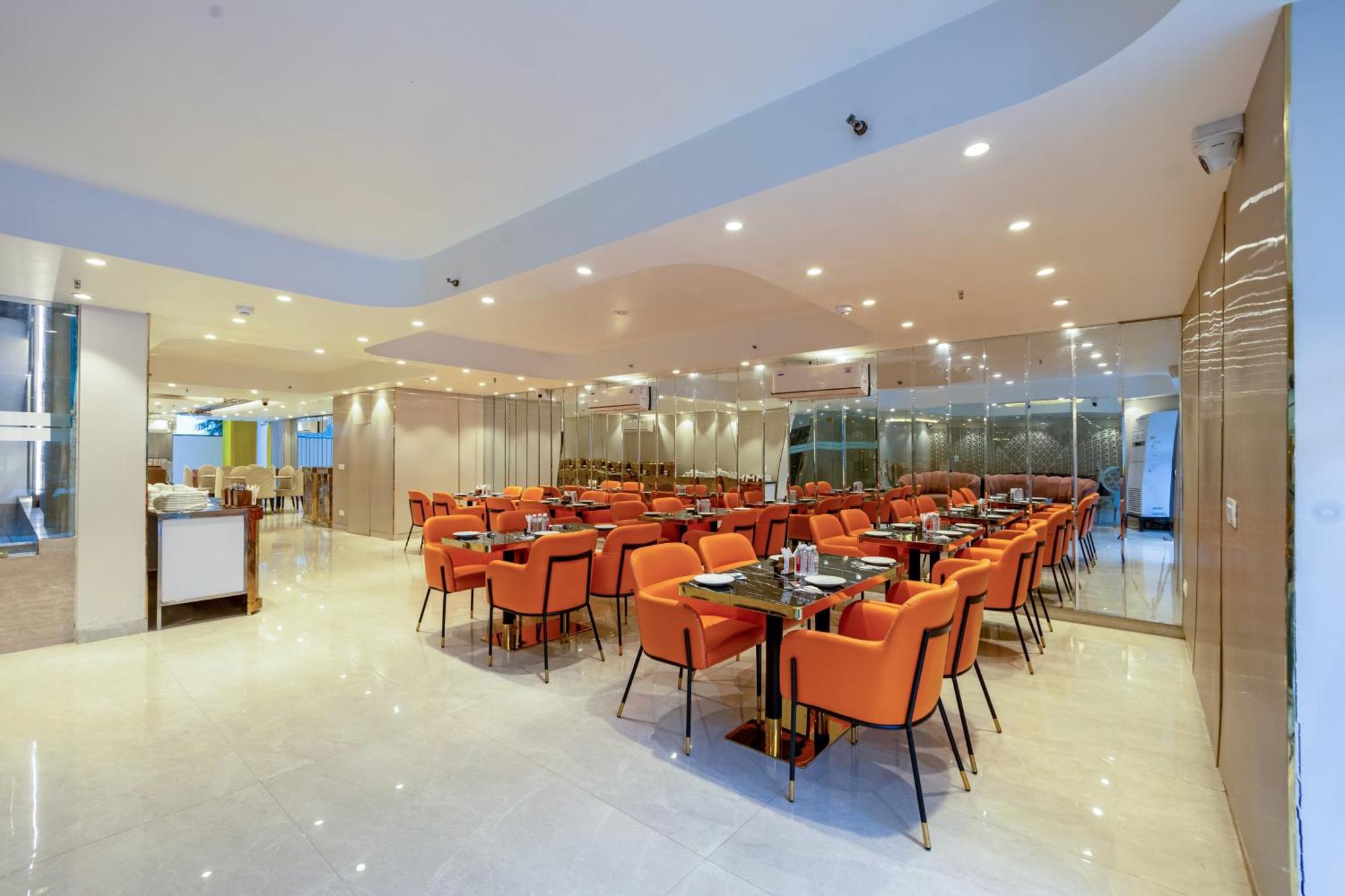 Hotel West Igi Airport Delhi 4*