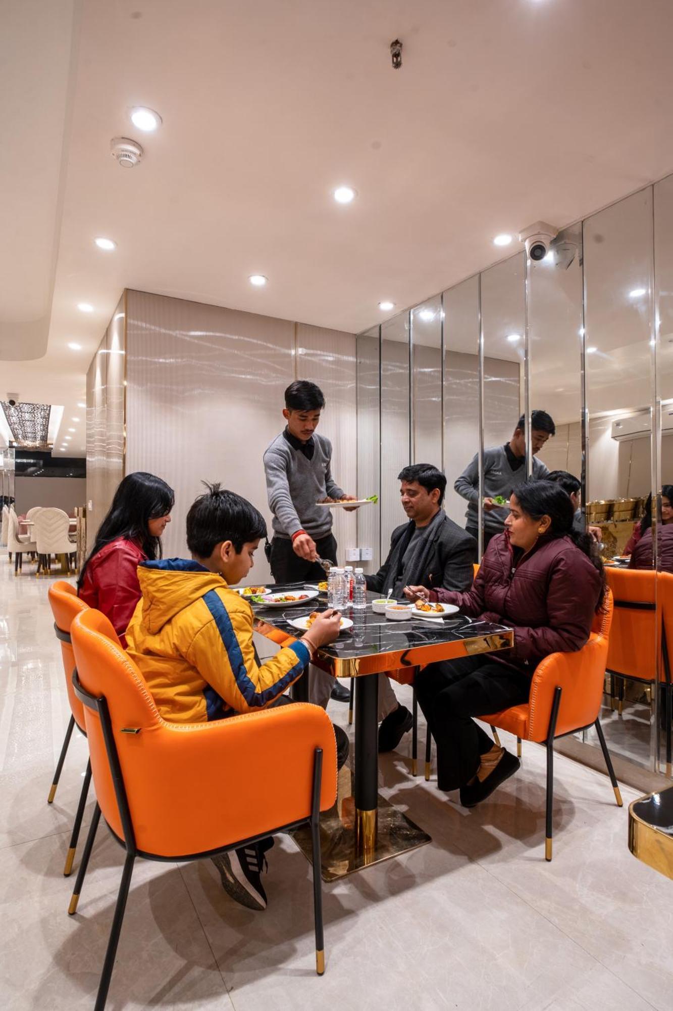 Hotel West Igi Airport Delhi 4*