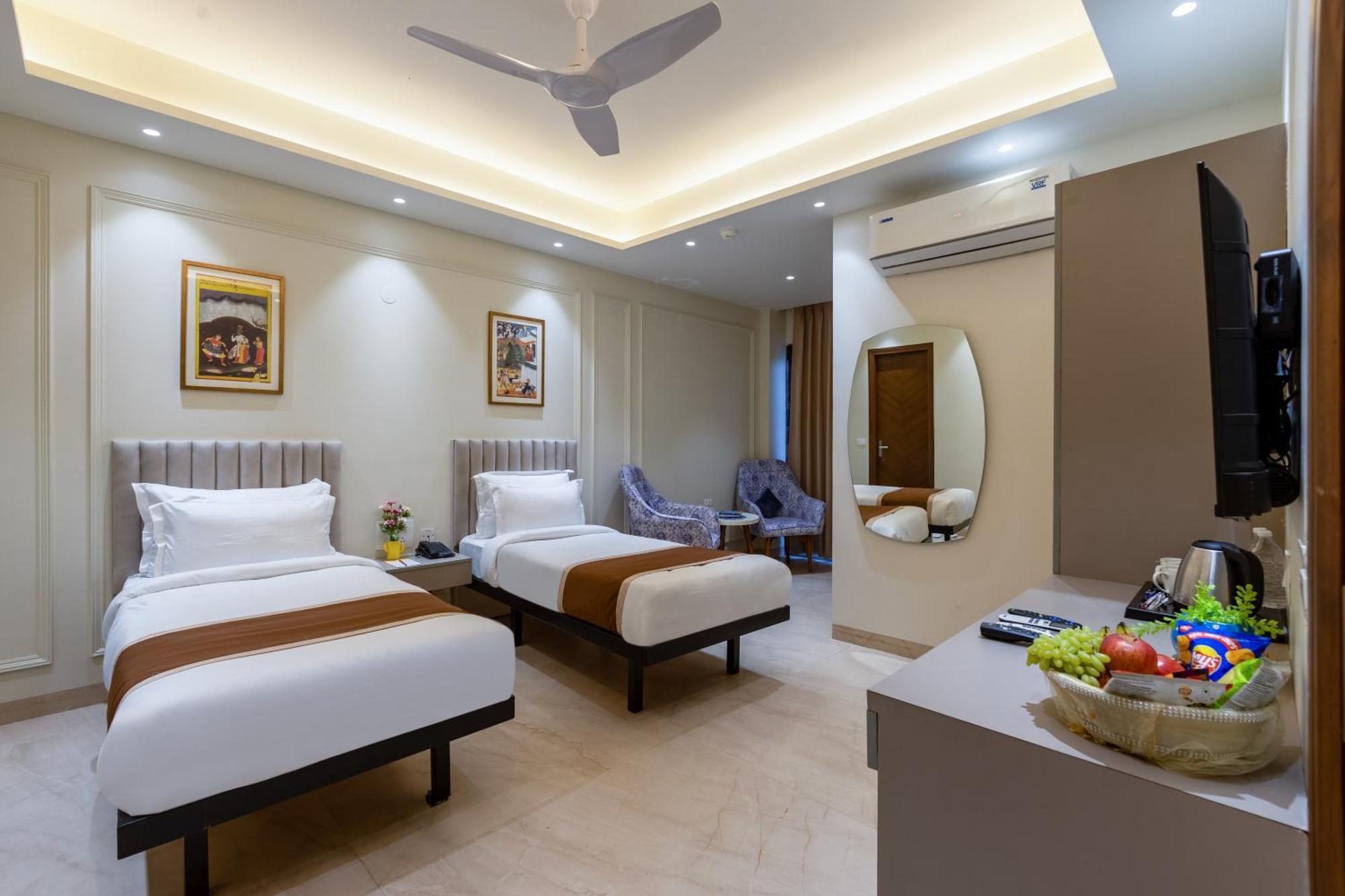 Hotel West Igi Airport Delhi 4*