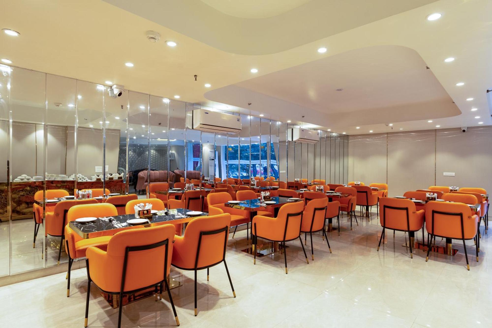 Hotel West Igi Airport Delhi 4*