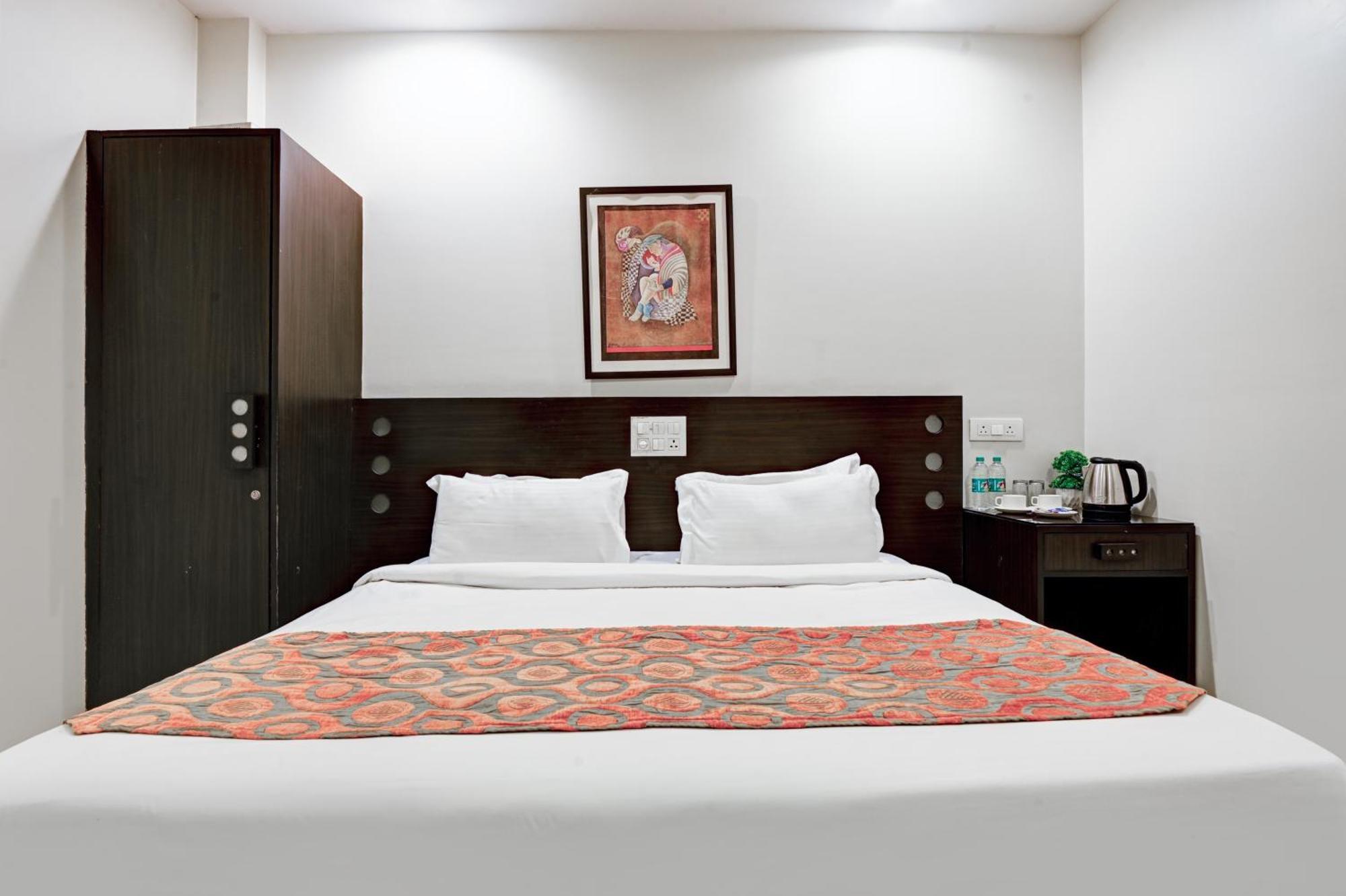 New Ammby - Lajpat Nagar * New Delhi