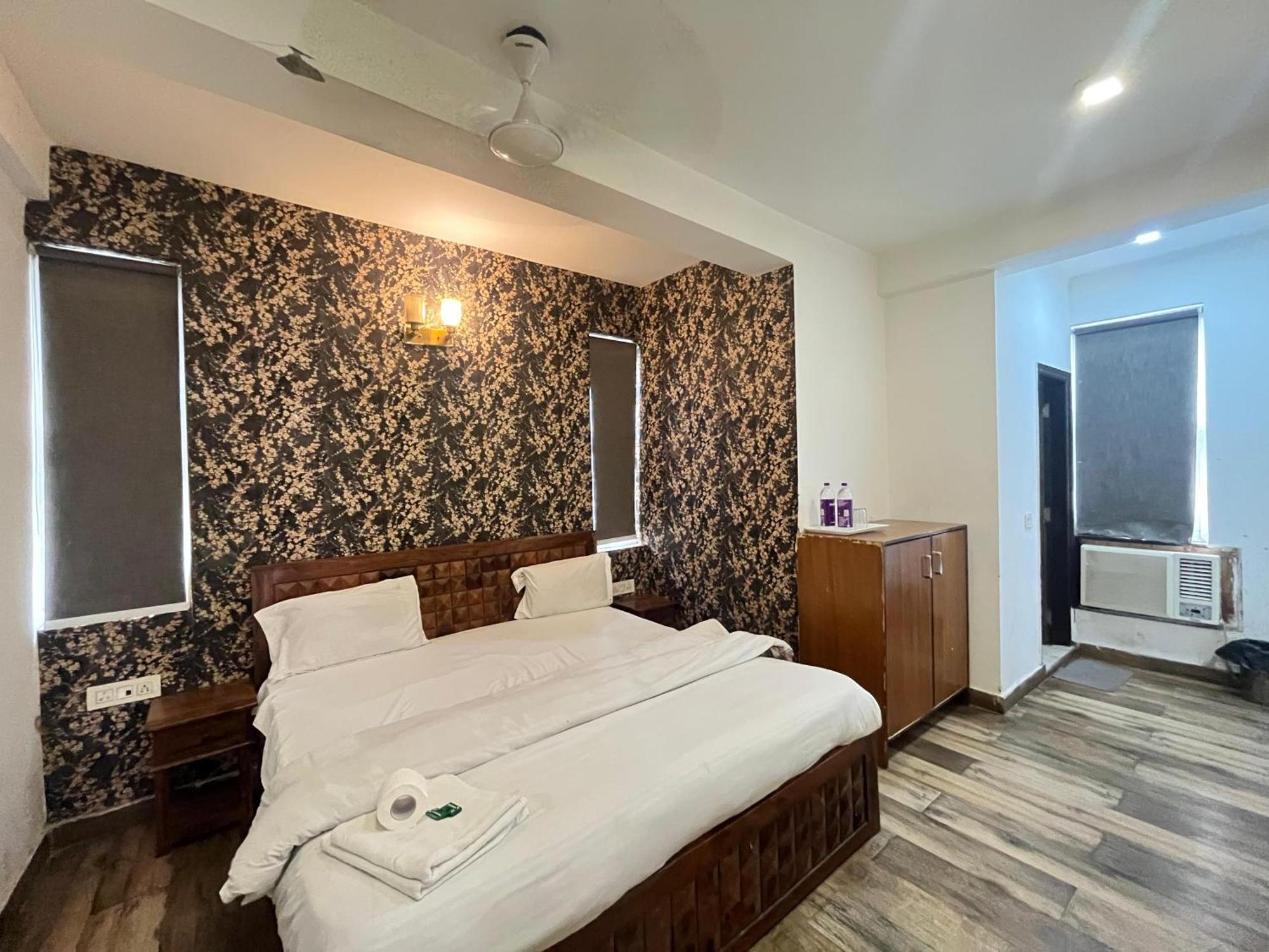 Hotel Saket Suites- Near Max Hospital
