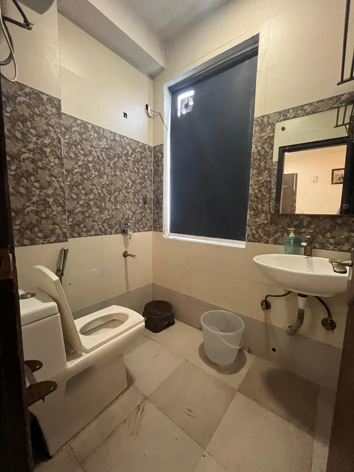 Hotel Saket Suites- Near Max Hospital