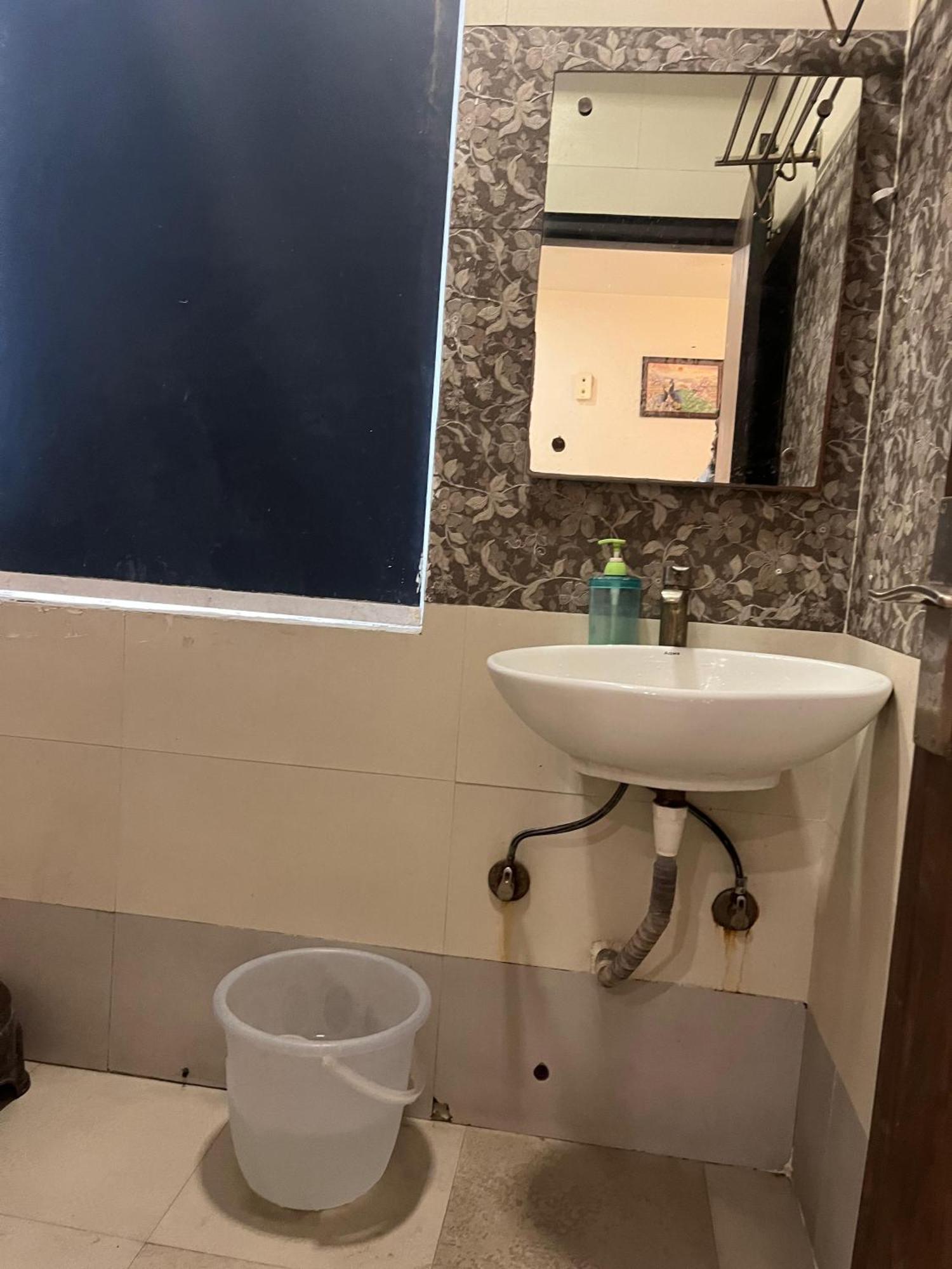 Saket Suites- Near Max Hospital