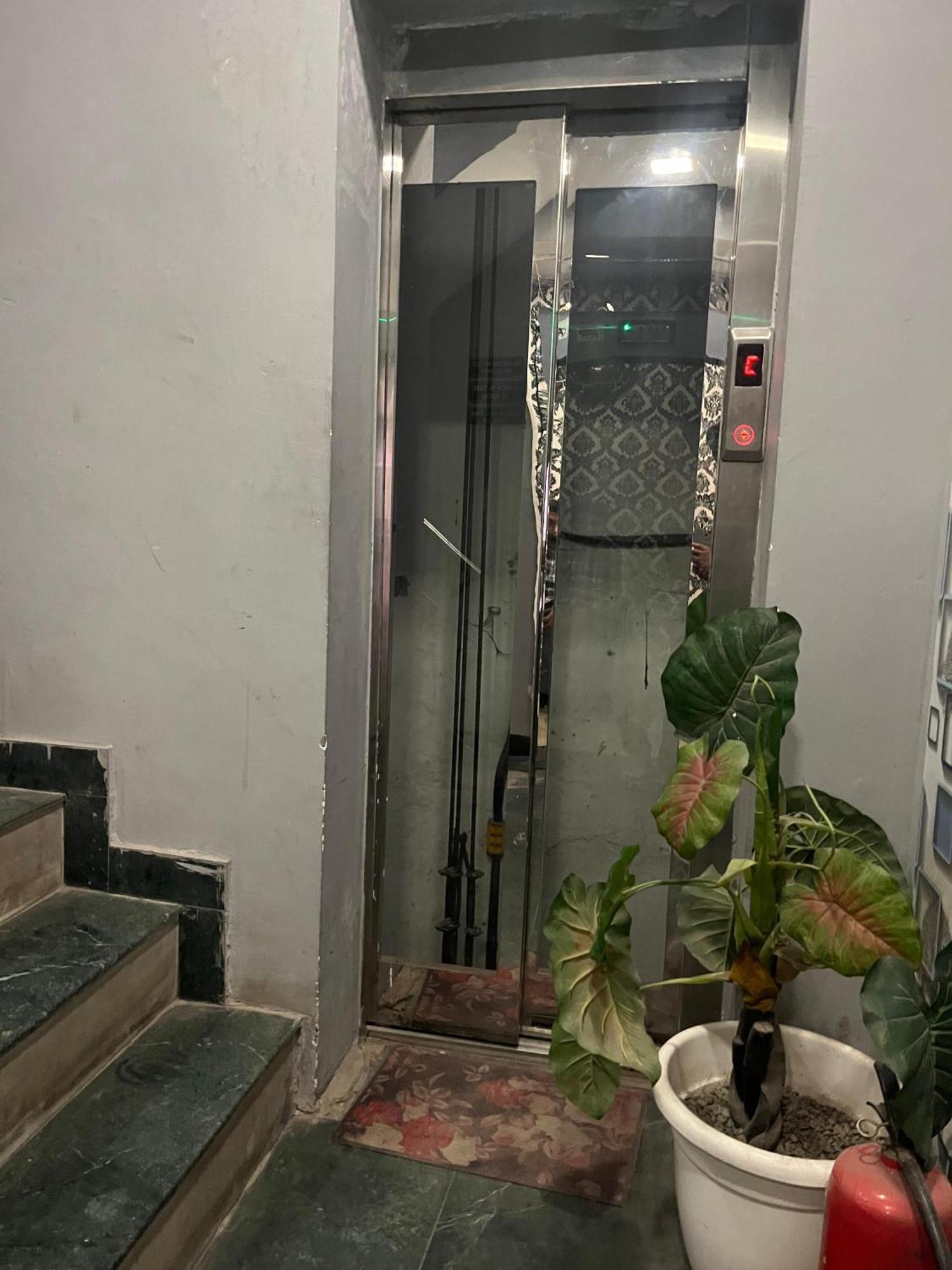 Hotel Saket Suites- Near Max Hospital