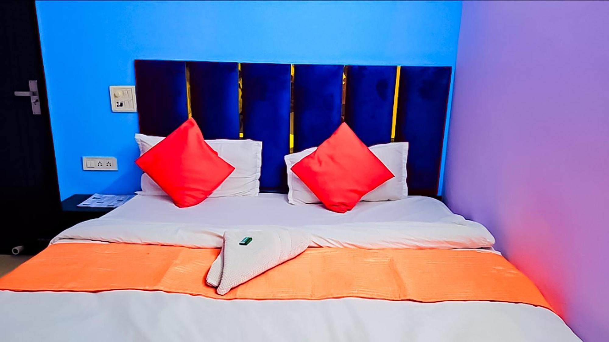 Hotel Happy Residency - Near Saket Metro 3*