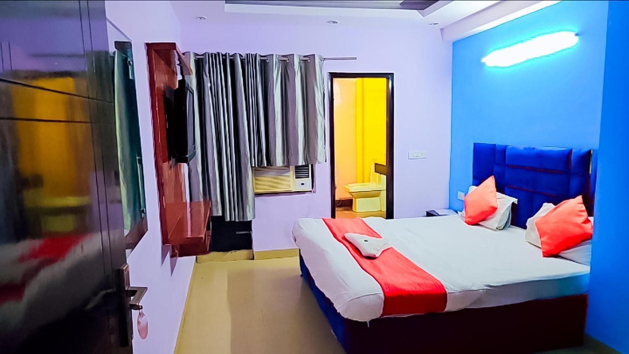 Hotel Happy Residency - Near Saket Metro New Delhi