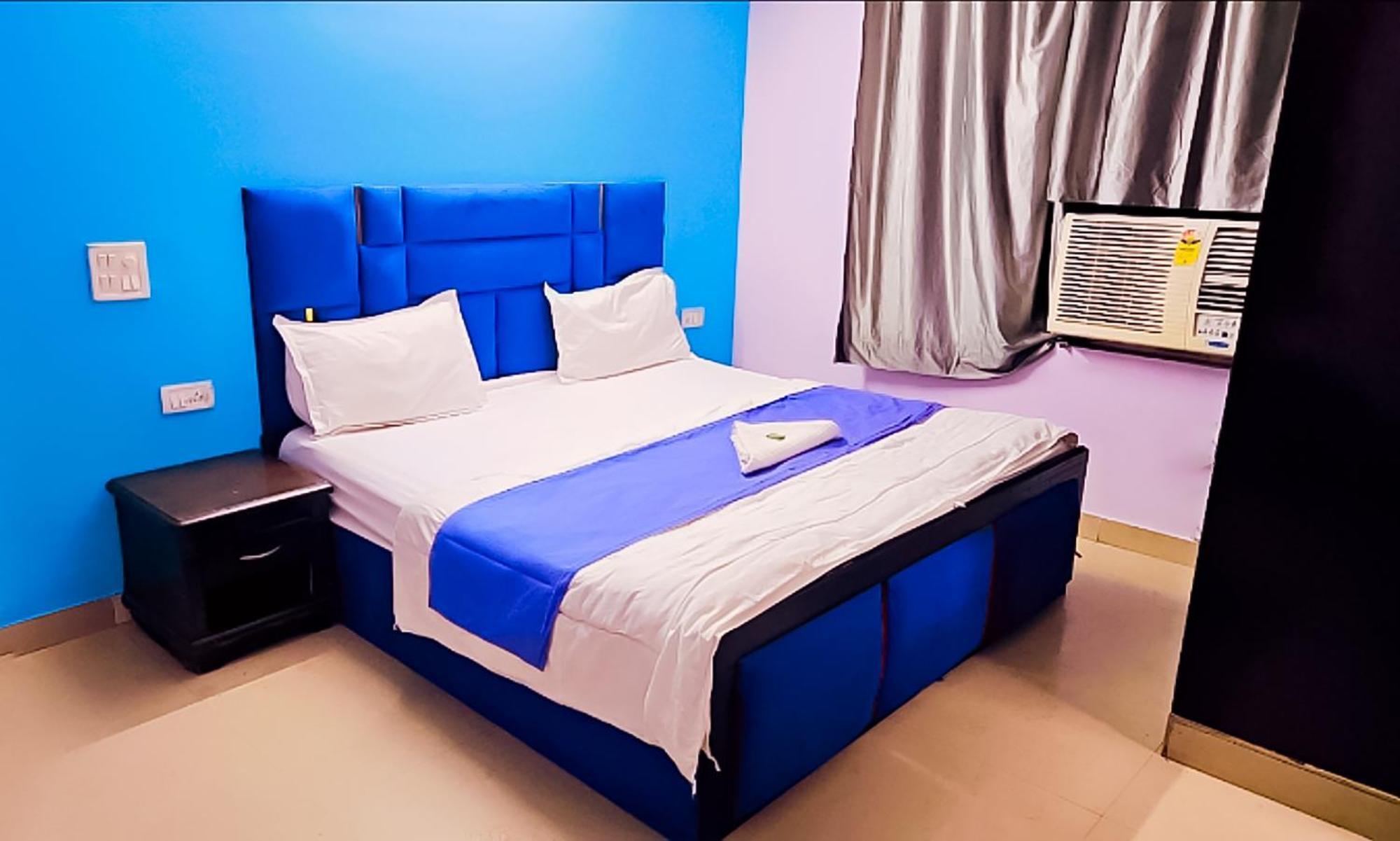 Hotel Happy Residency - Near Saket Metro New Delhi