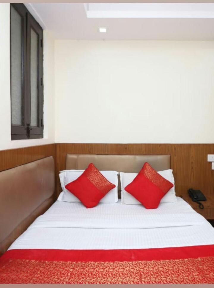 Deluxe Mahesh Near Railway Station Hotel 3*