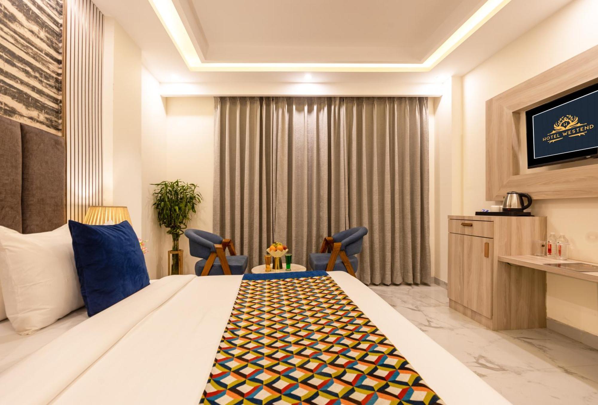 Hotel Lemon Wood By East End Delhi Airport Hotel 4*
